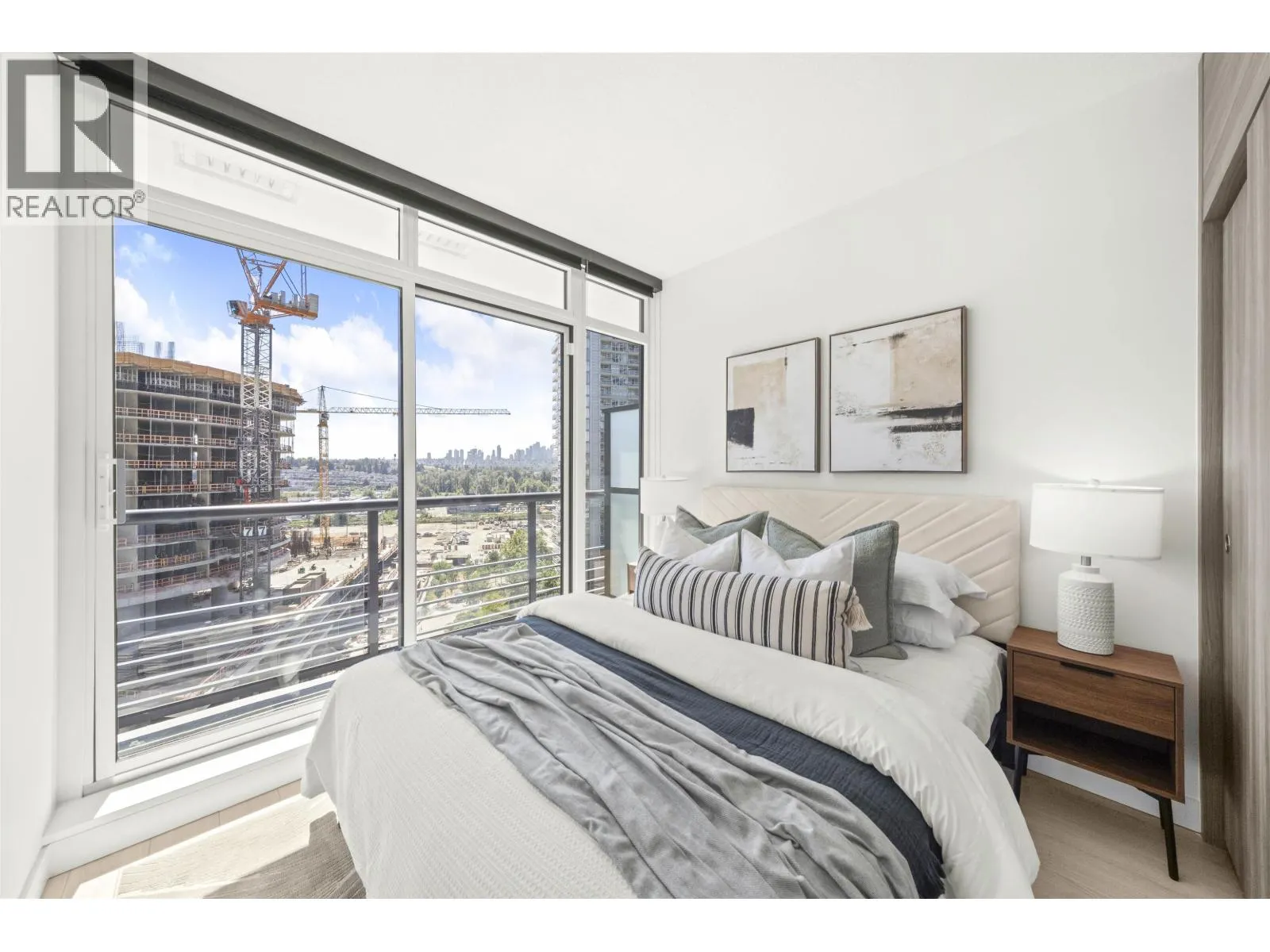 511 4730 LOUGHEED HIGHWAY