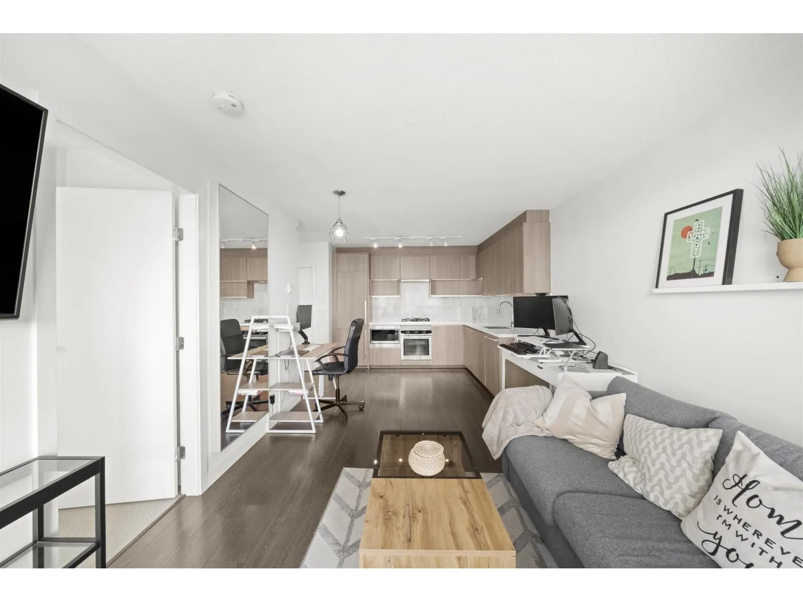 1901 13696 100 AVENUE