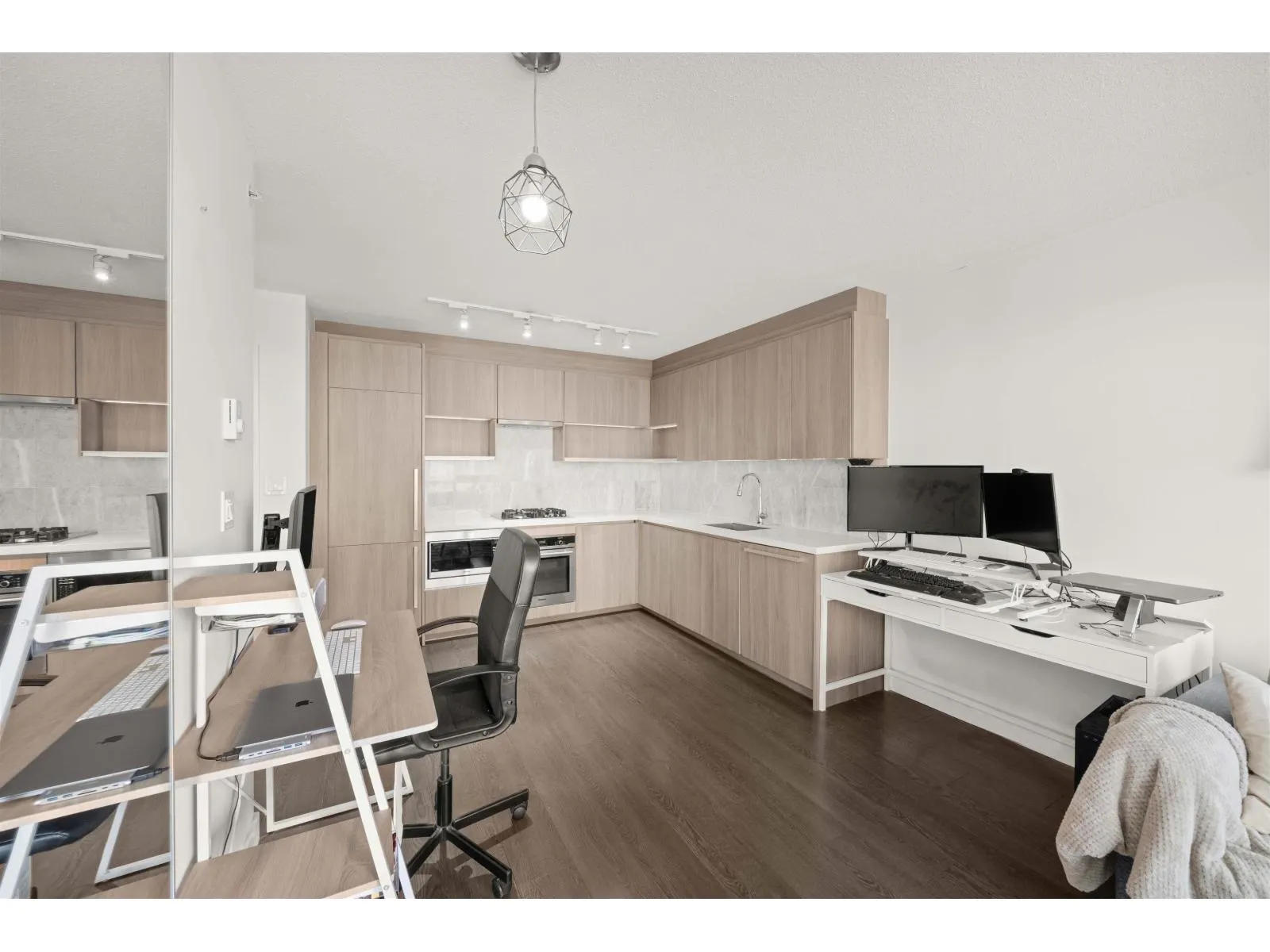 1901 13696 100 AVENUE