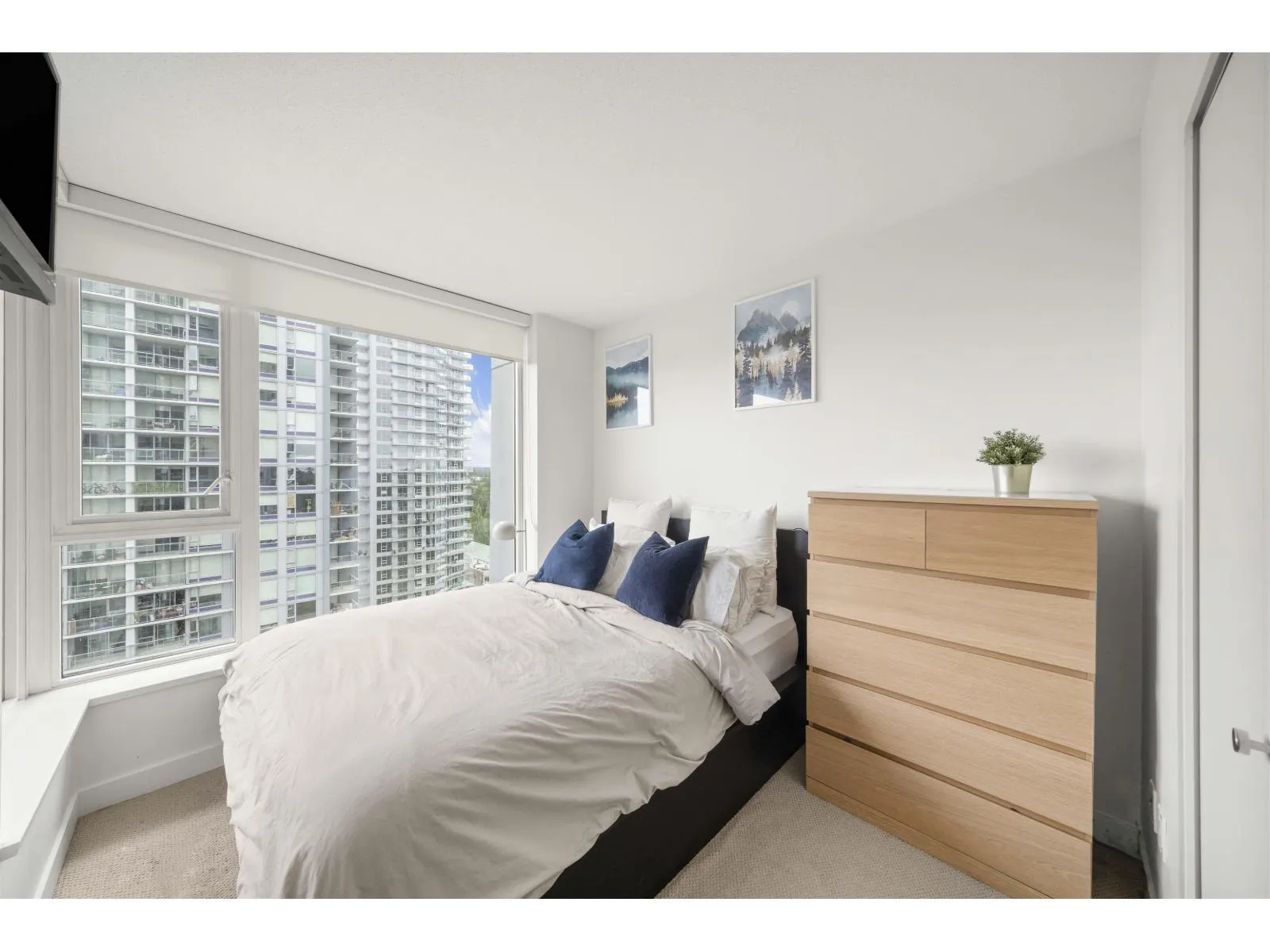 1901 13696 100 AVENUE