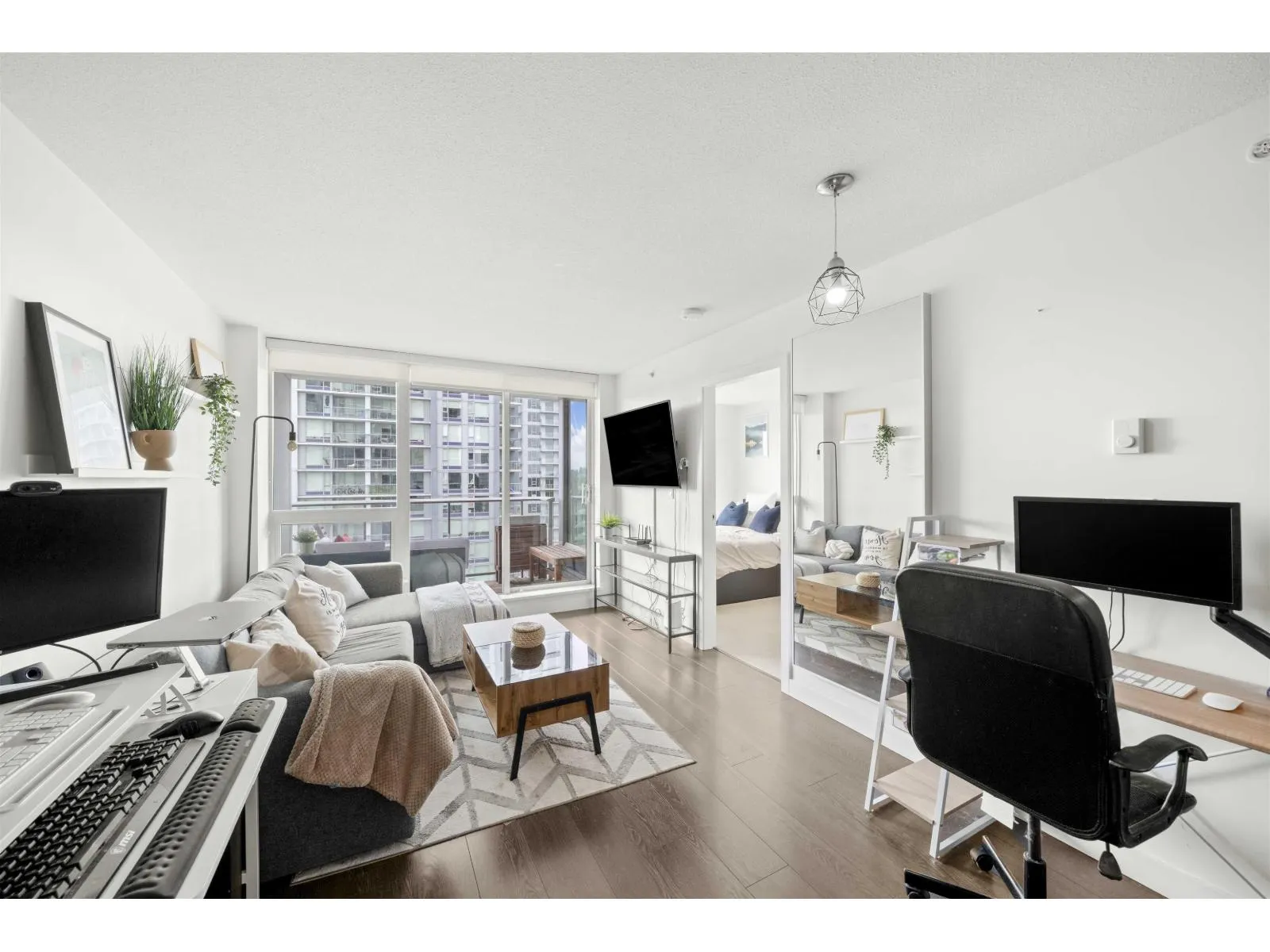 1901 13696 100 AVENUE