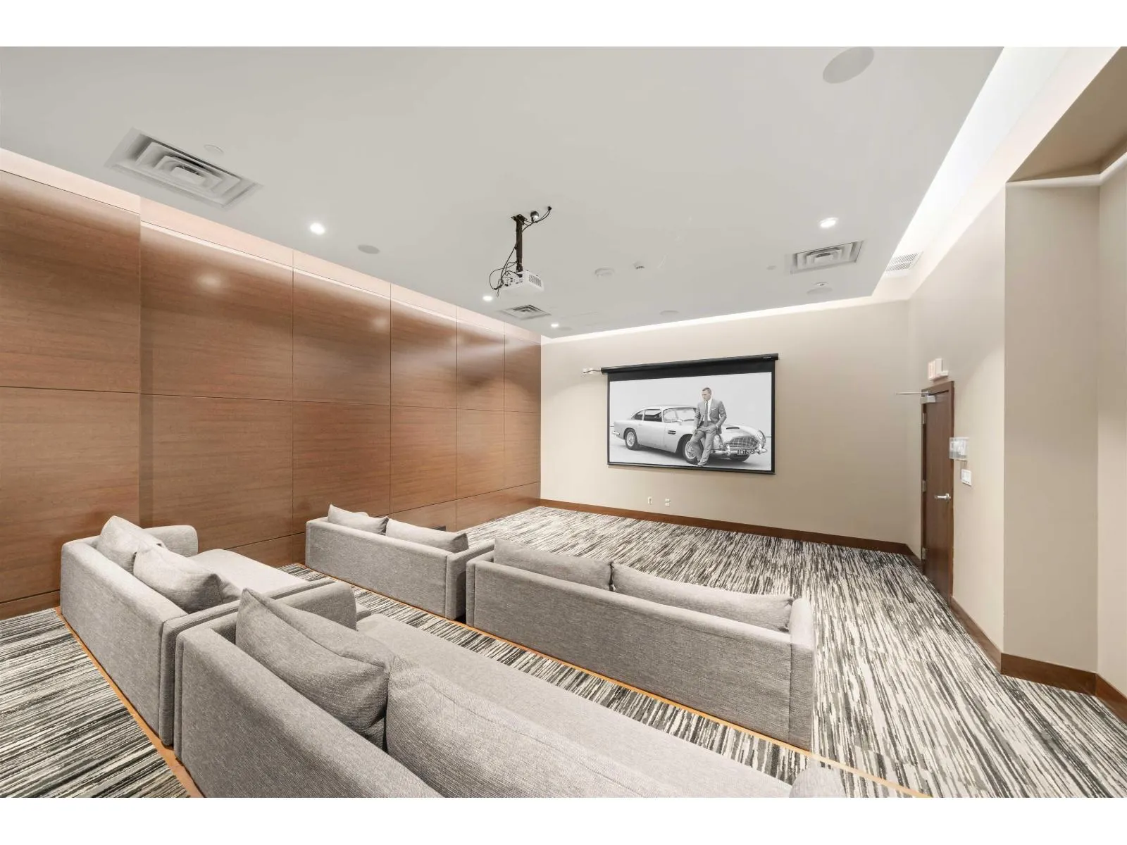 1901 13696 100 AVENUE