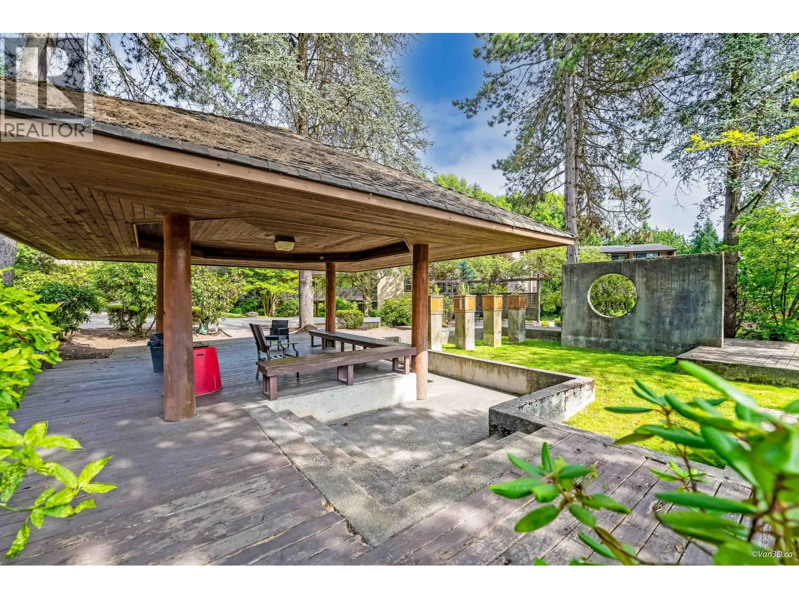 403 9867 MANCHESTER DRIVE