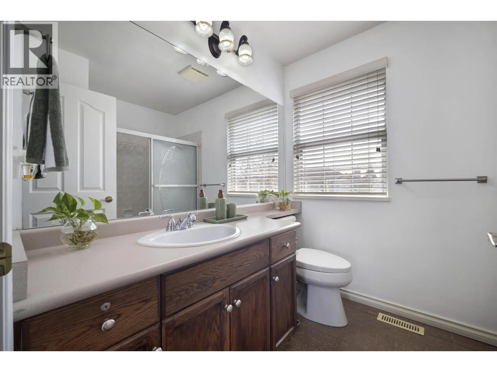 1355 RIVERWOOD GATE