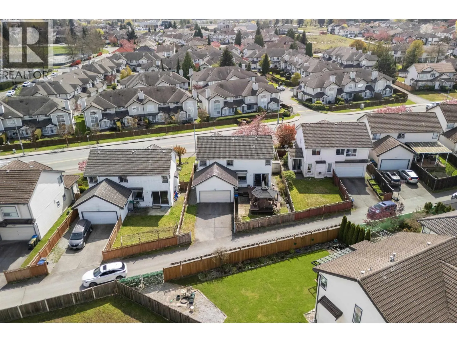 1355 RIVERWOOD GATE