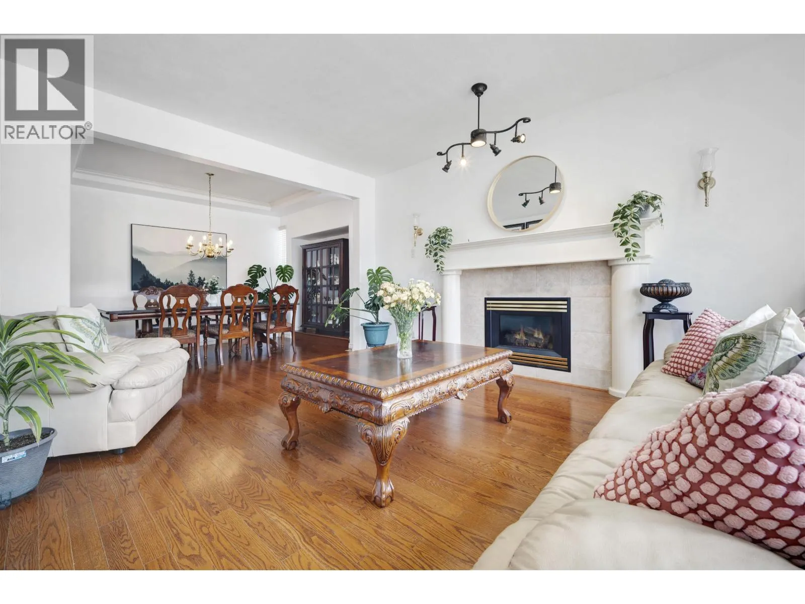 1355 RIVERWOOD GATE