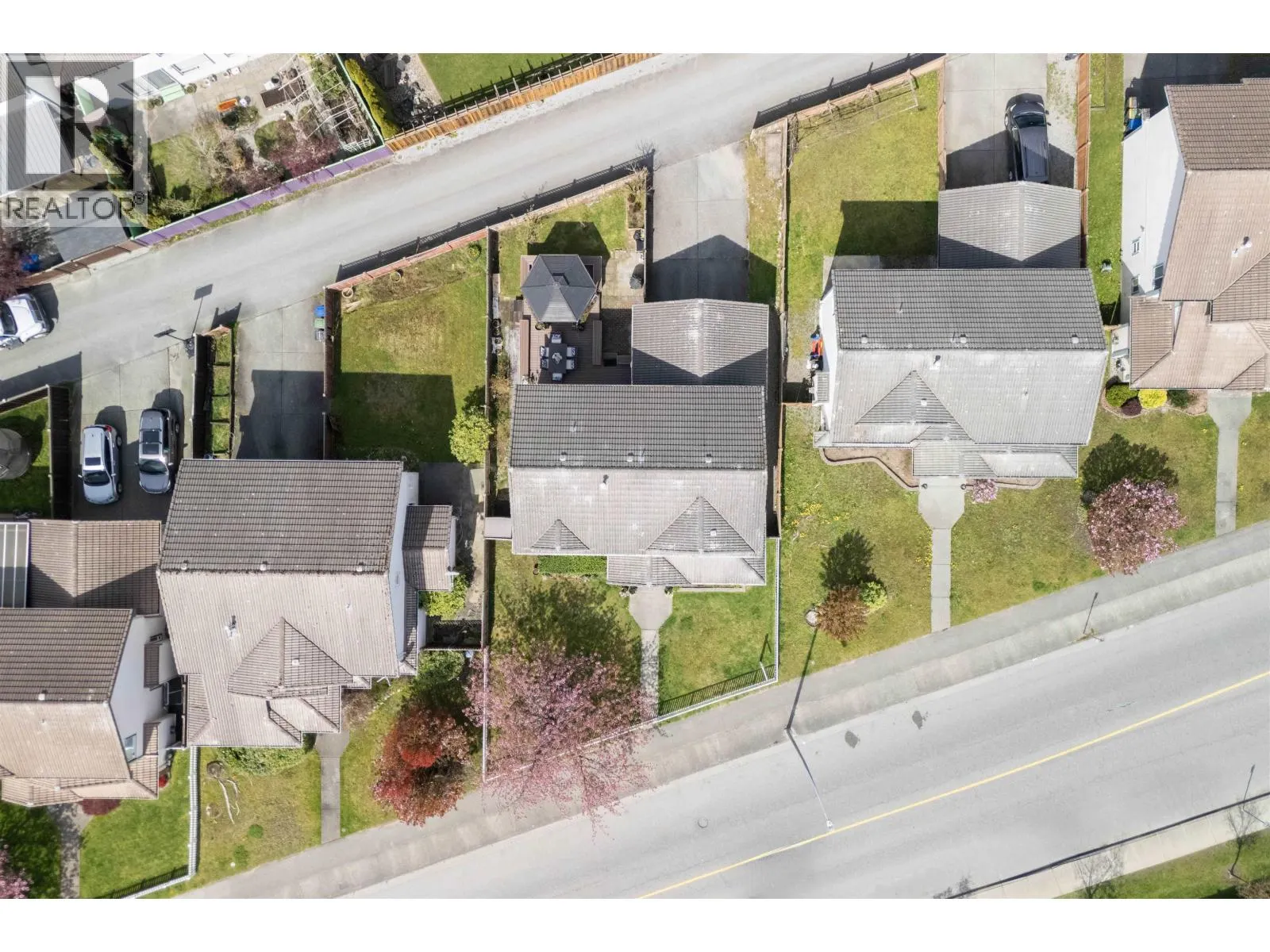1355 RIVERWOOD GATE