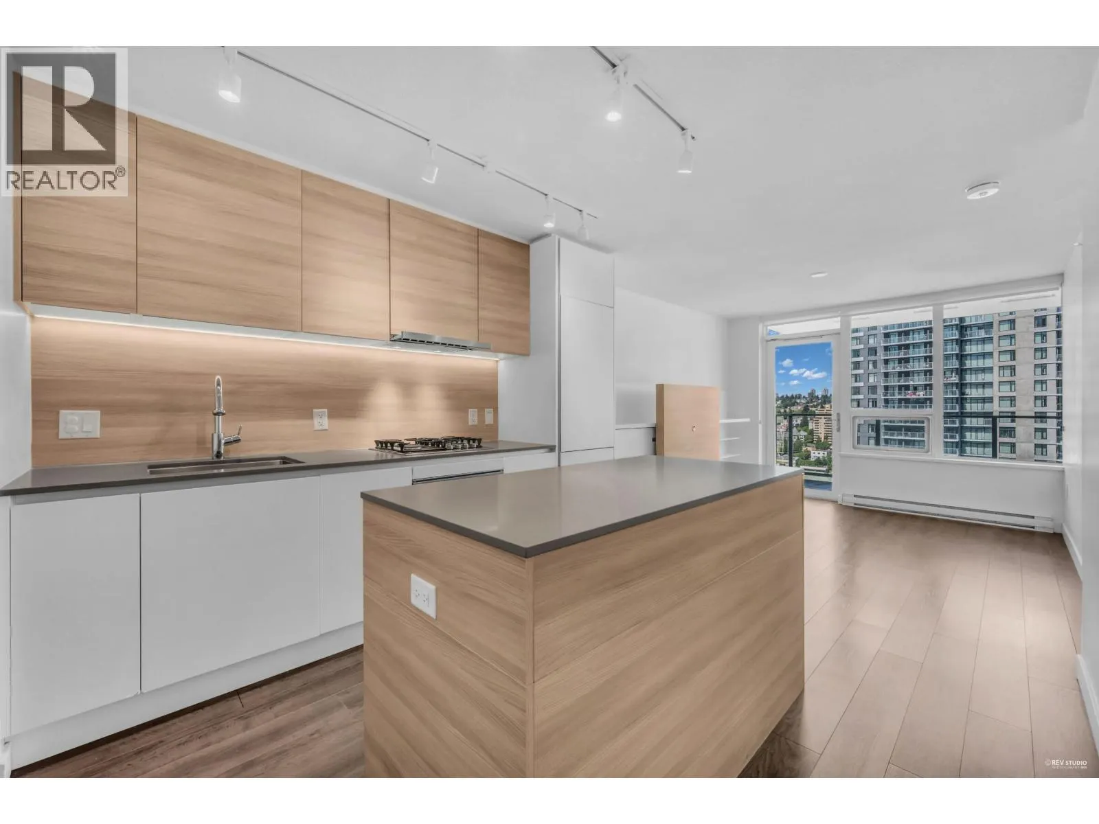 2003 988 QUAYSIDE DRIVE
