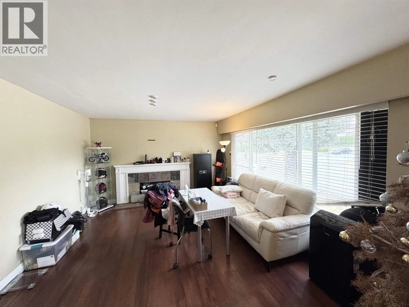 1305 KENSINGTON AVENUE