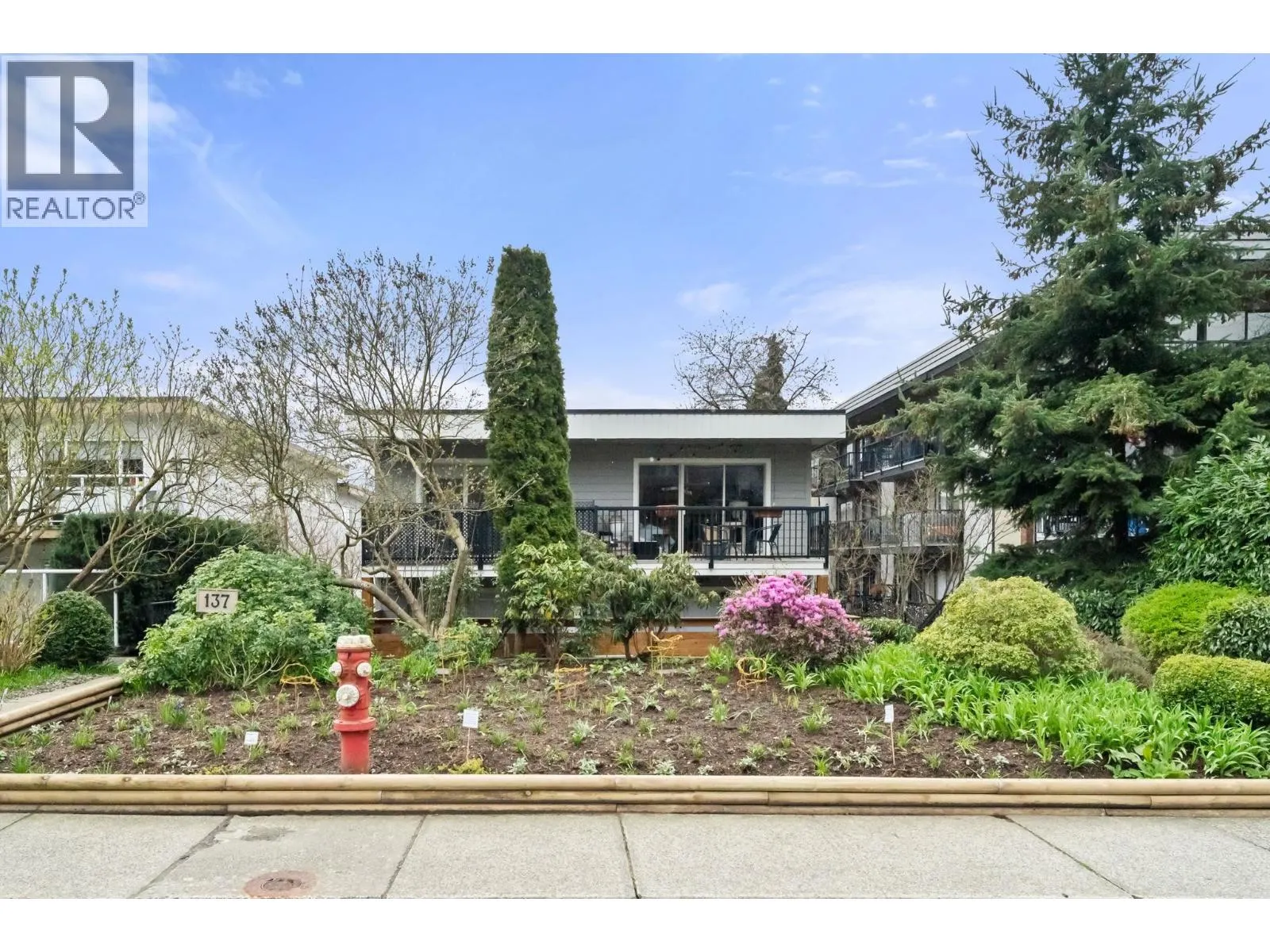 8 137 E 5TH STREET