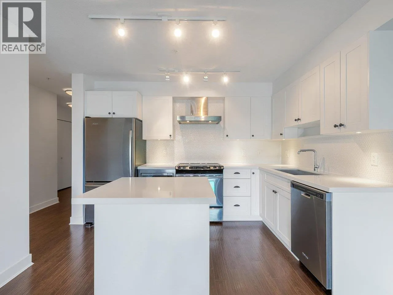 201 500 ROYAL AVENUE
