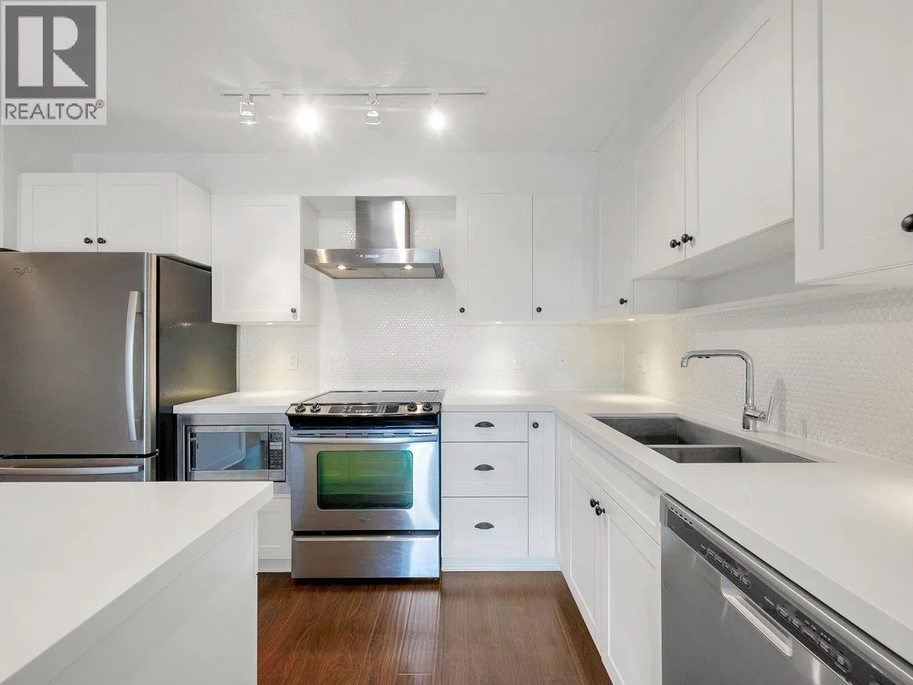 201 500 ROYAL AVENUE