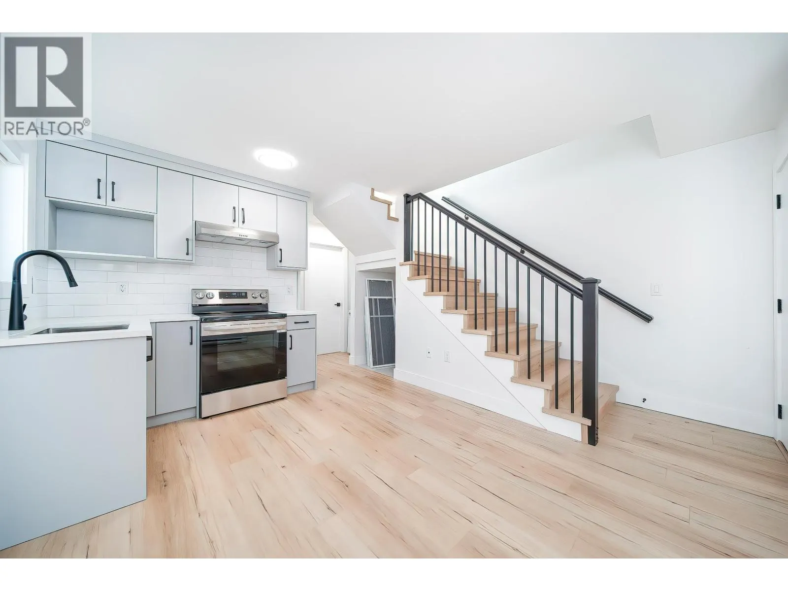 827 CHESTNUT STREET