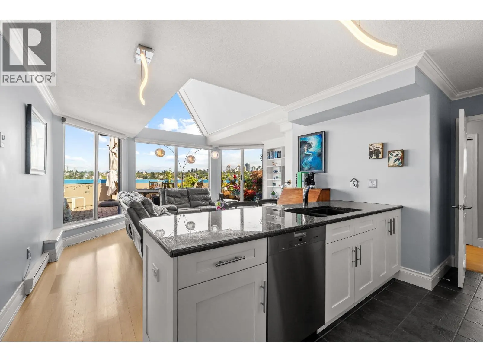 2002 1245 QUAYSIDE DRIVE