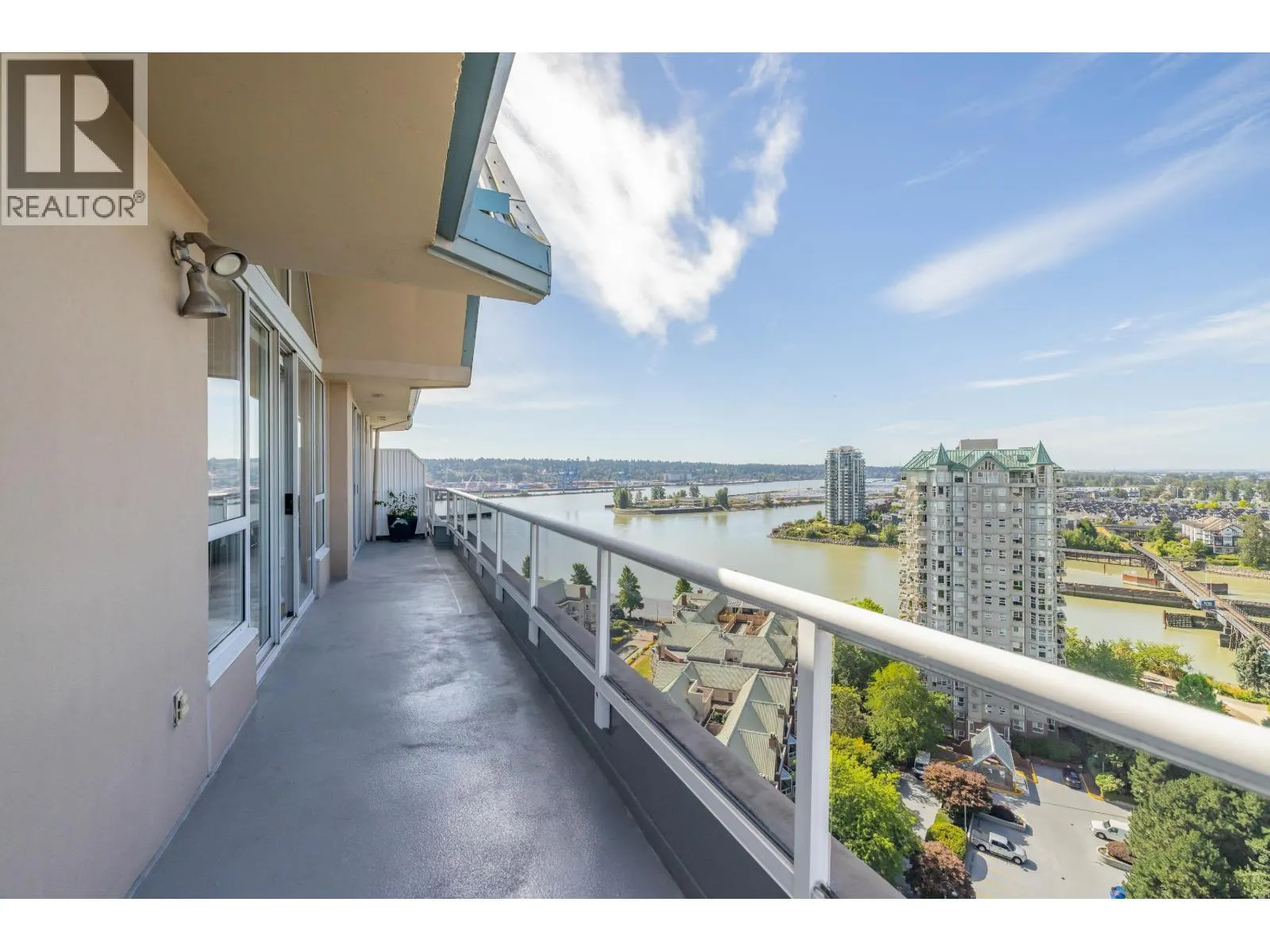 2002 1245 QUAYSIDE DRIVE