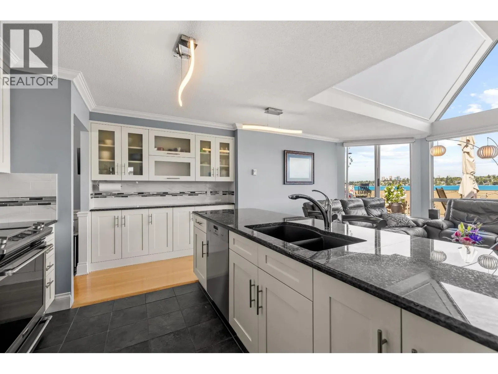 2002 1245 QUAYSIDE DRIVE