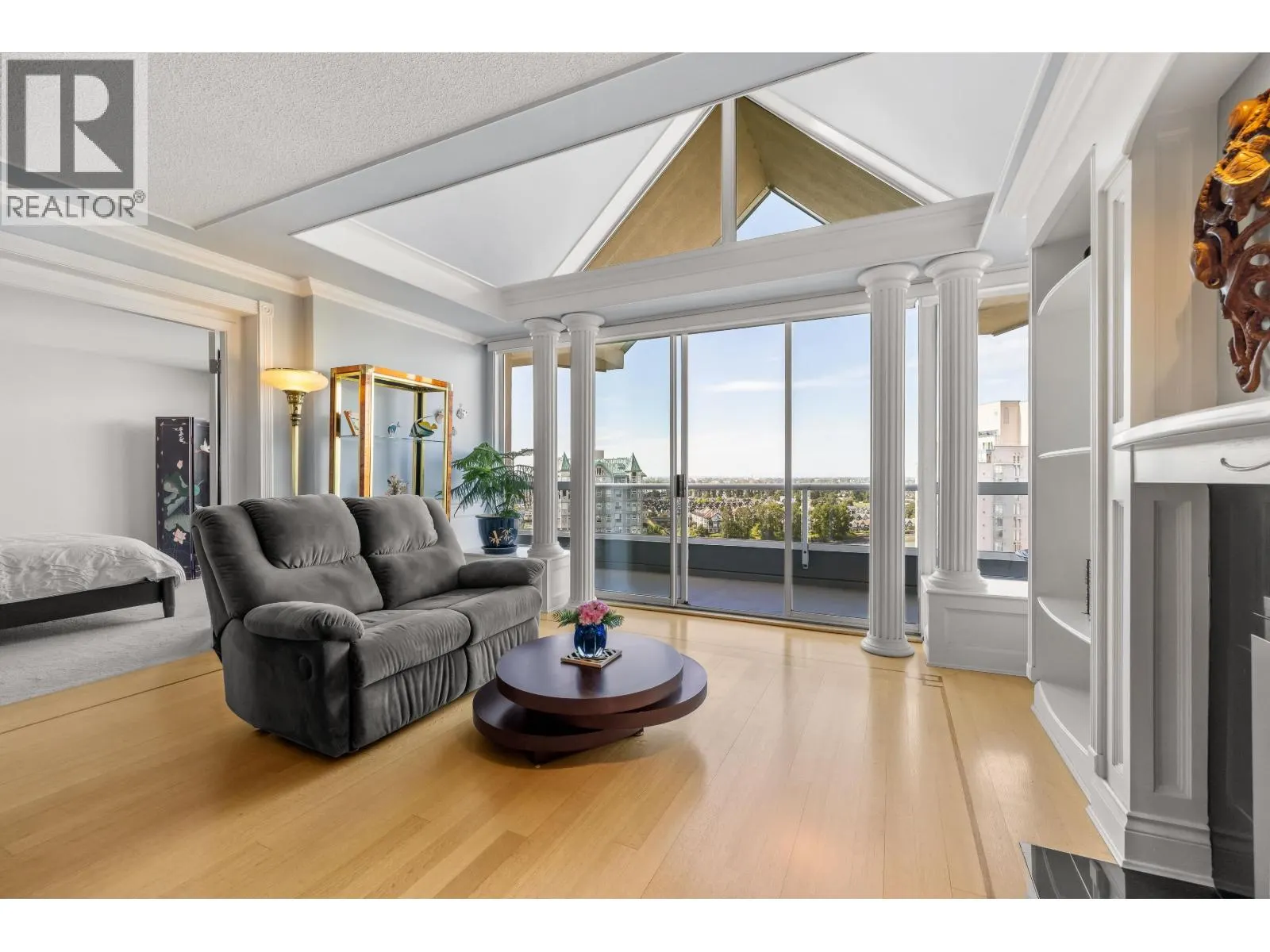 2002 1245 QUAYSIDE DRIVE