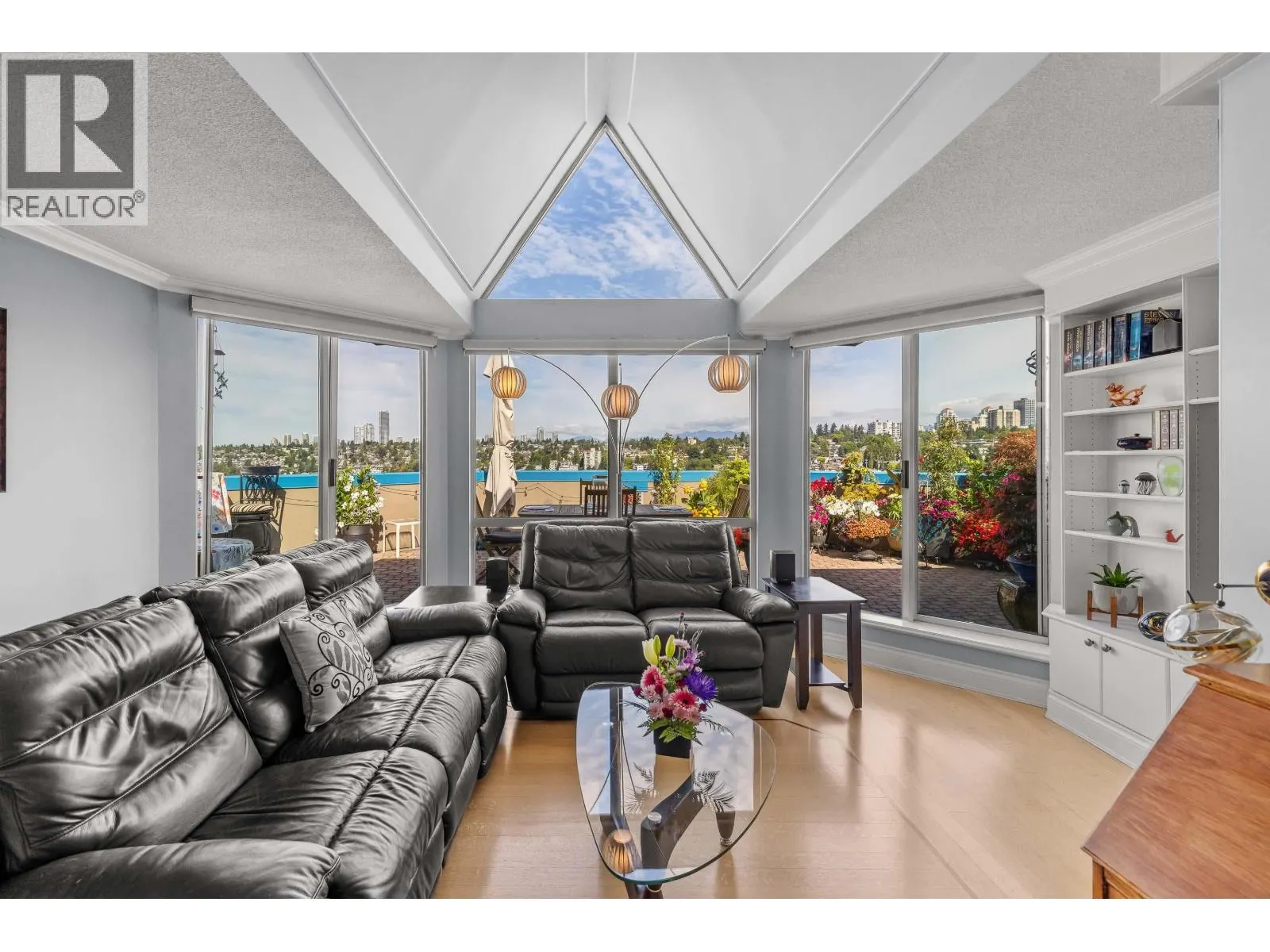 2002 1245 QUAYSIDE DRIVE