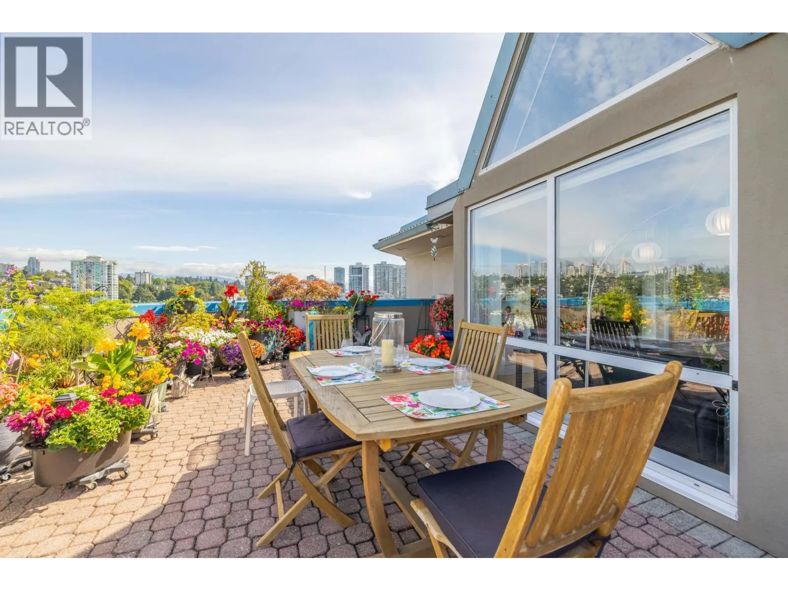 2002 1245 QUAYSIDE DRIVE