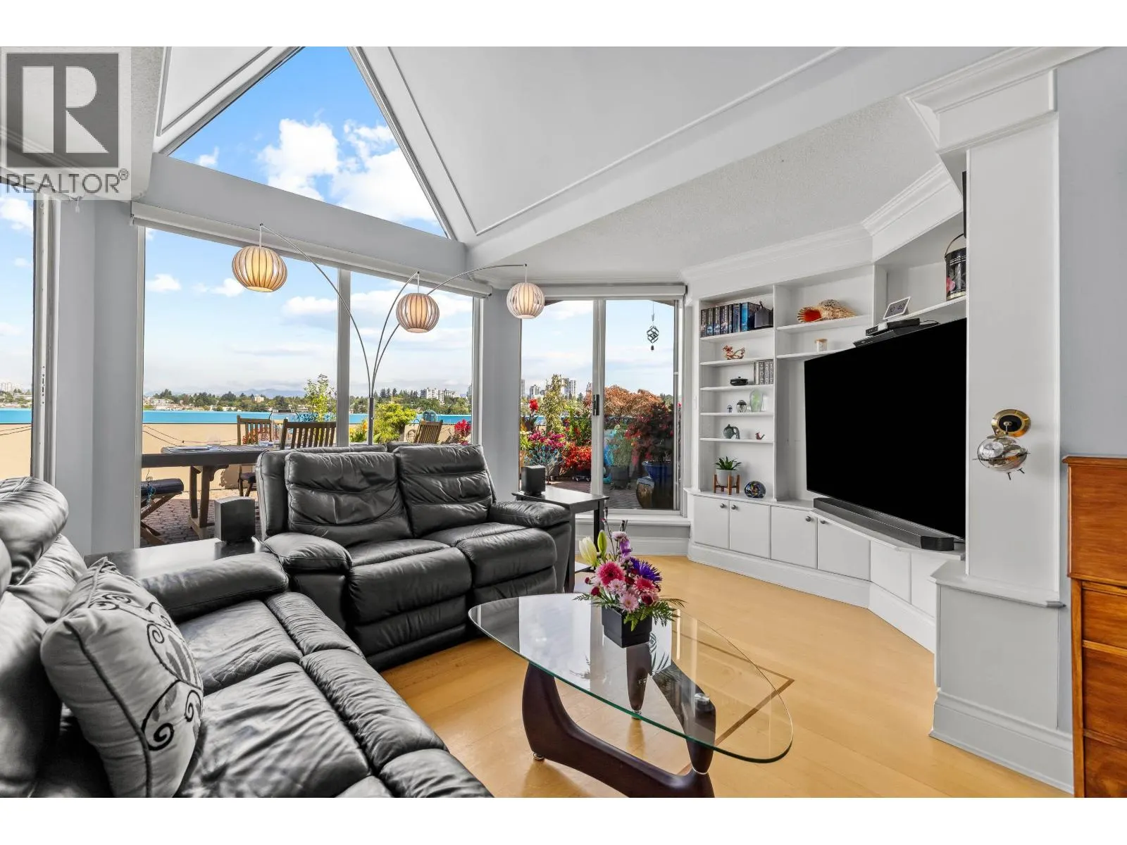 2002 1245 QUAYSIDE DRIVE