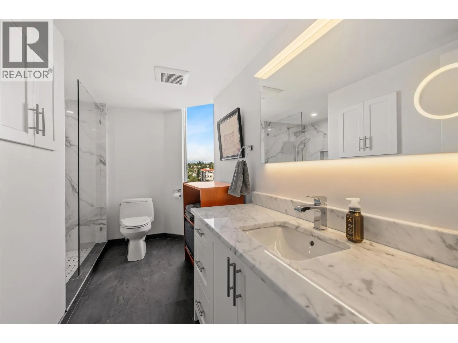 2002 1245 QUAYSIDE DRIVE