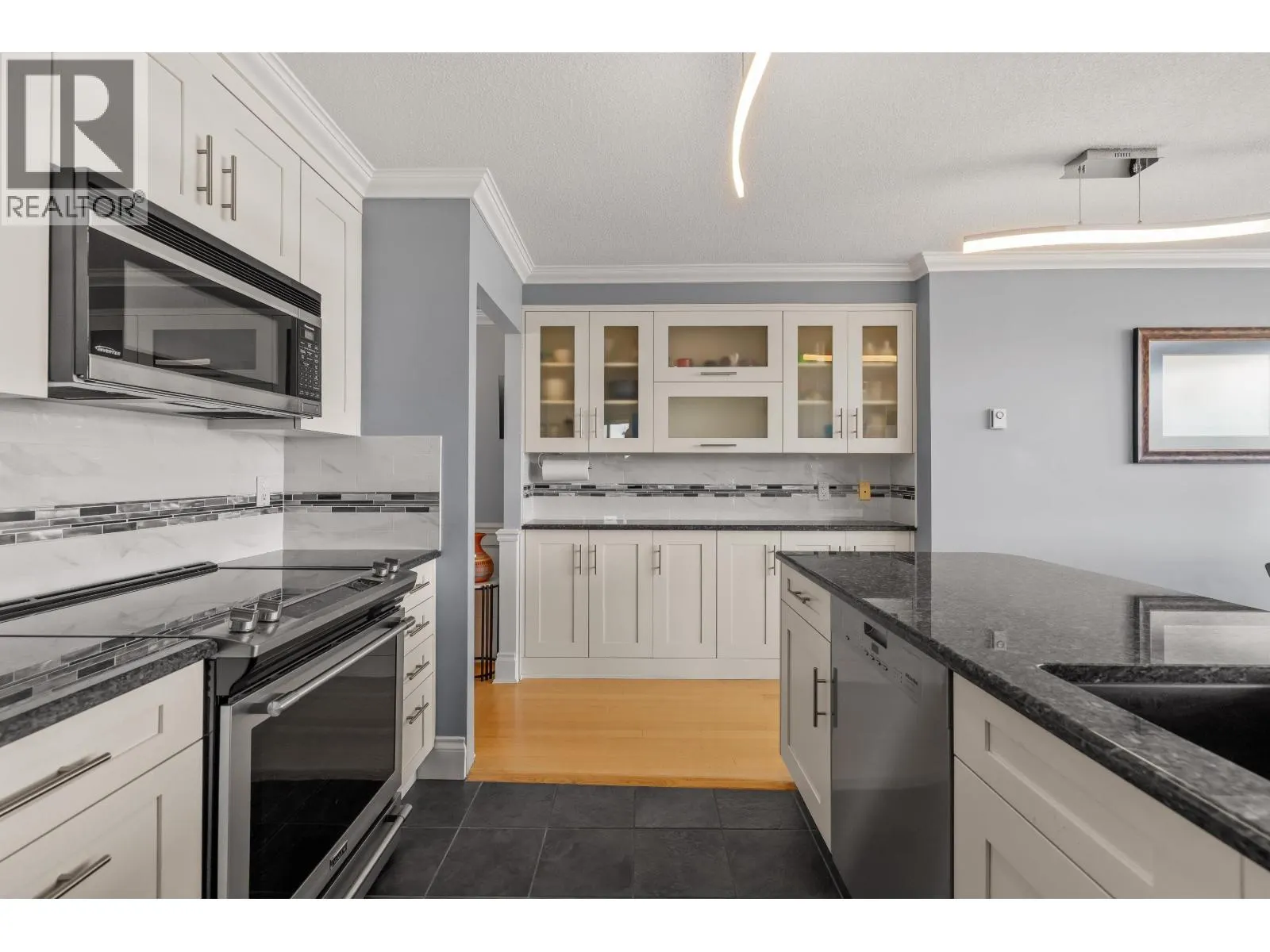 2002 1245 QUAYSIDE DRIVE