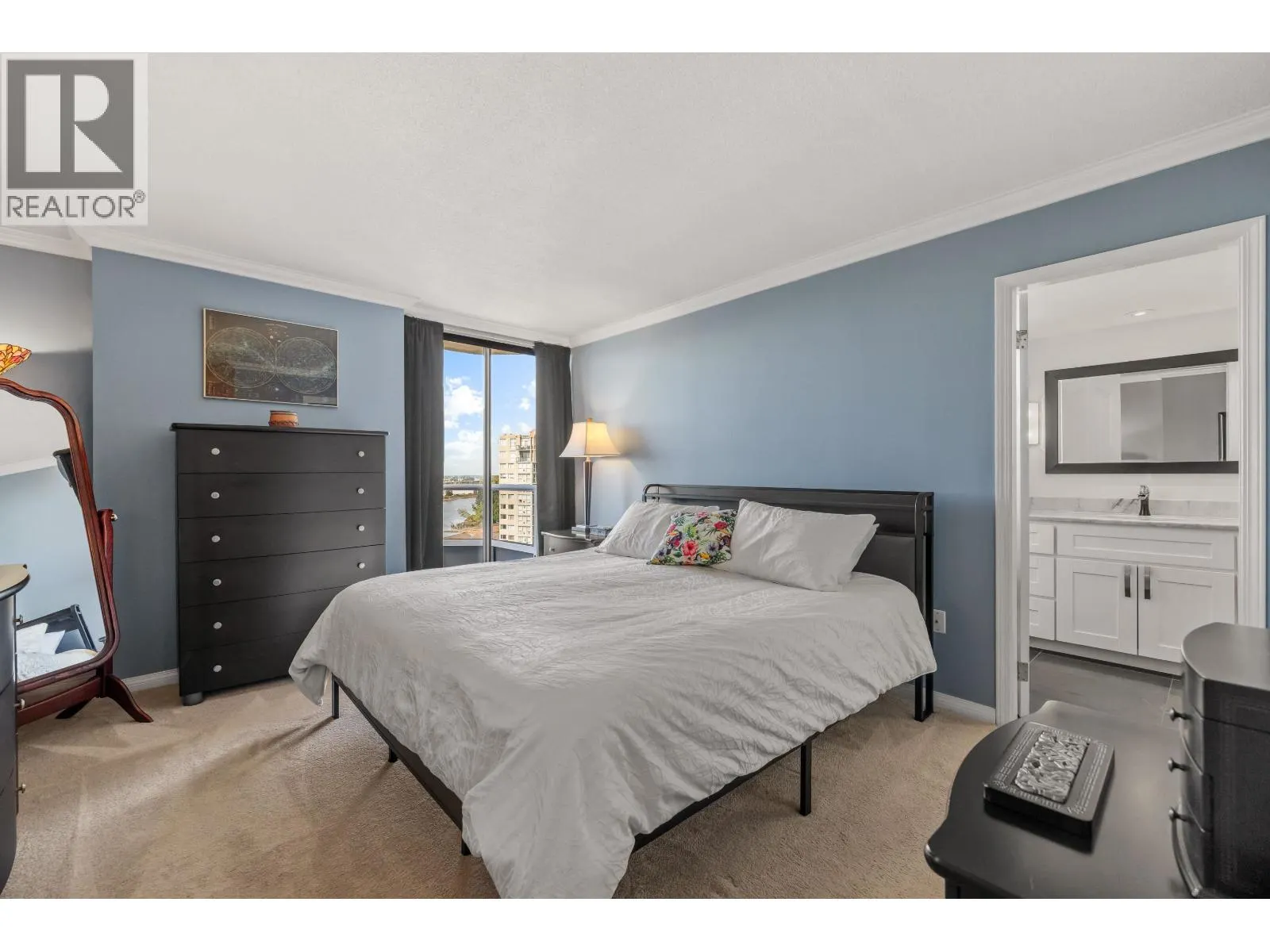 2002 1245 QUAYSIDE DRIVE