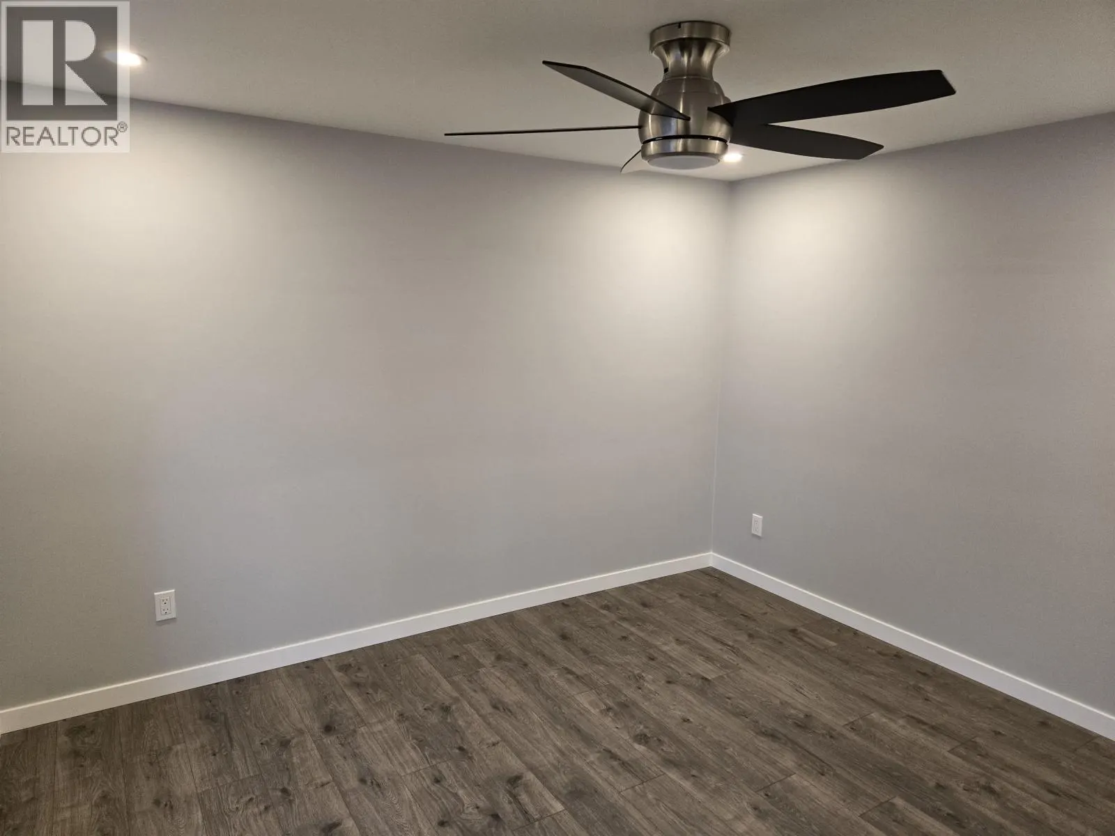 4 654 NORTH FRASER DRIVE