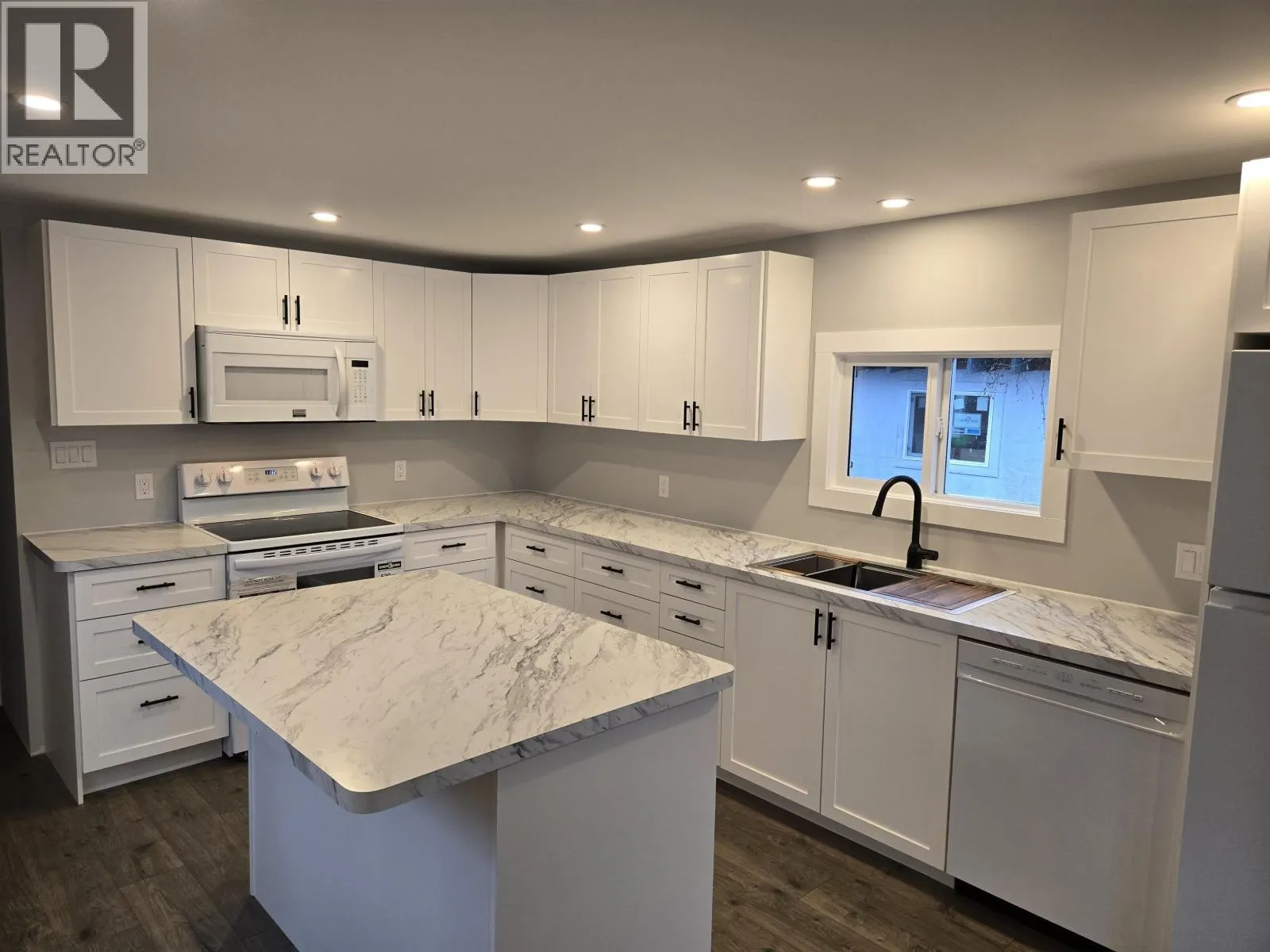 4 654 NORTH FRASER DRIVE