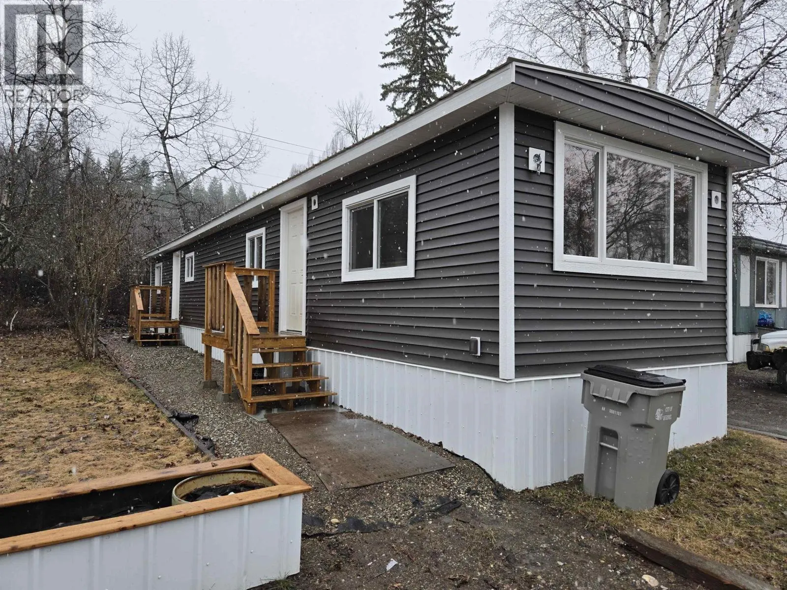 4 654 NORTH FRASER DRIVE