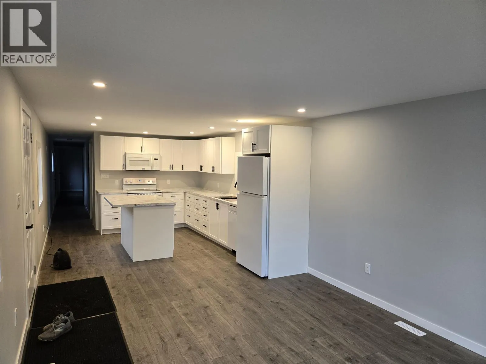 4 654 NORTH FRASER DRIVE