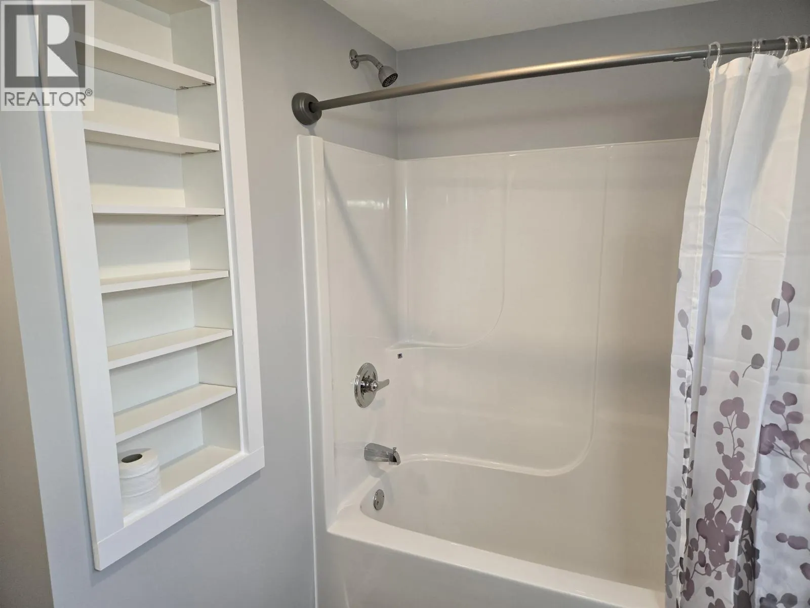 4 654 NORTH FRASER DRIVE