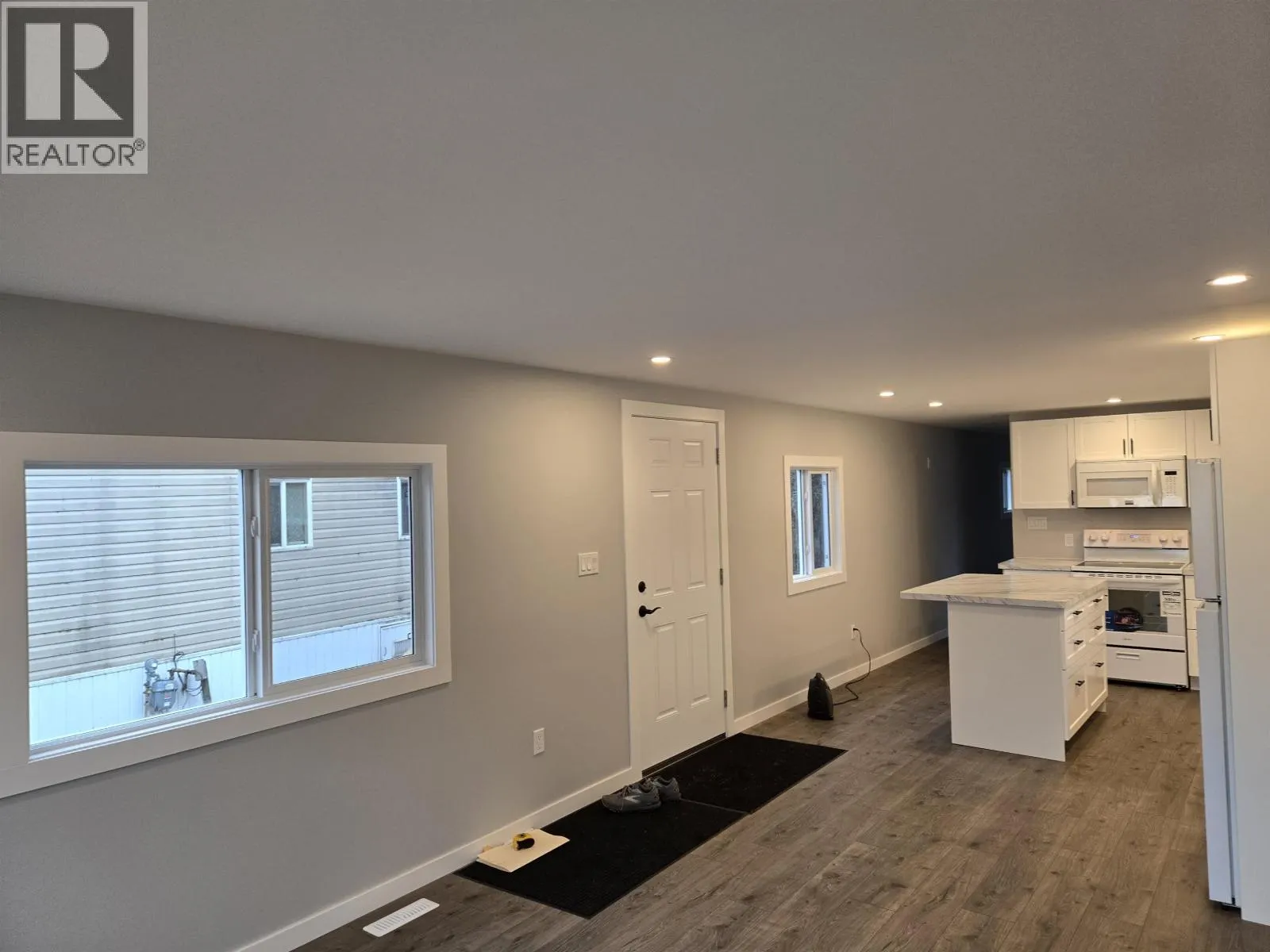 4 654 NORTH FRASER DRIVE