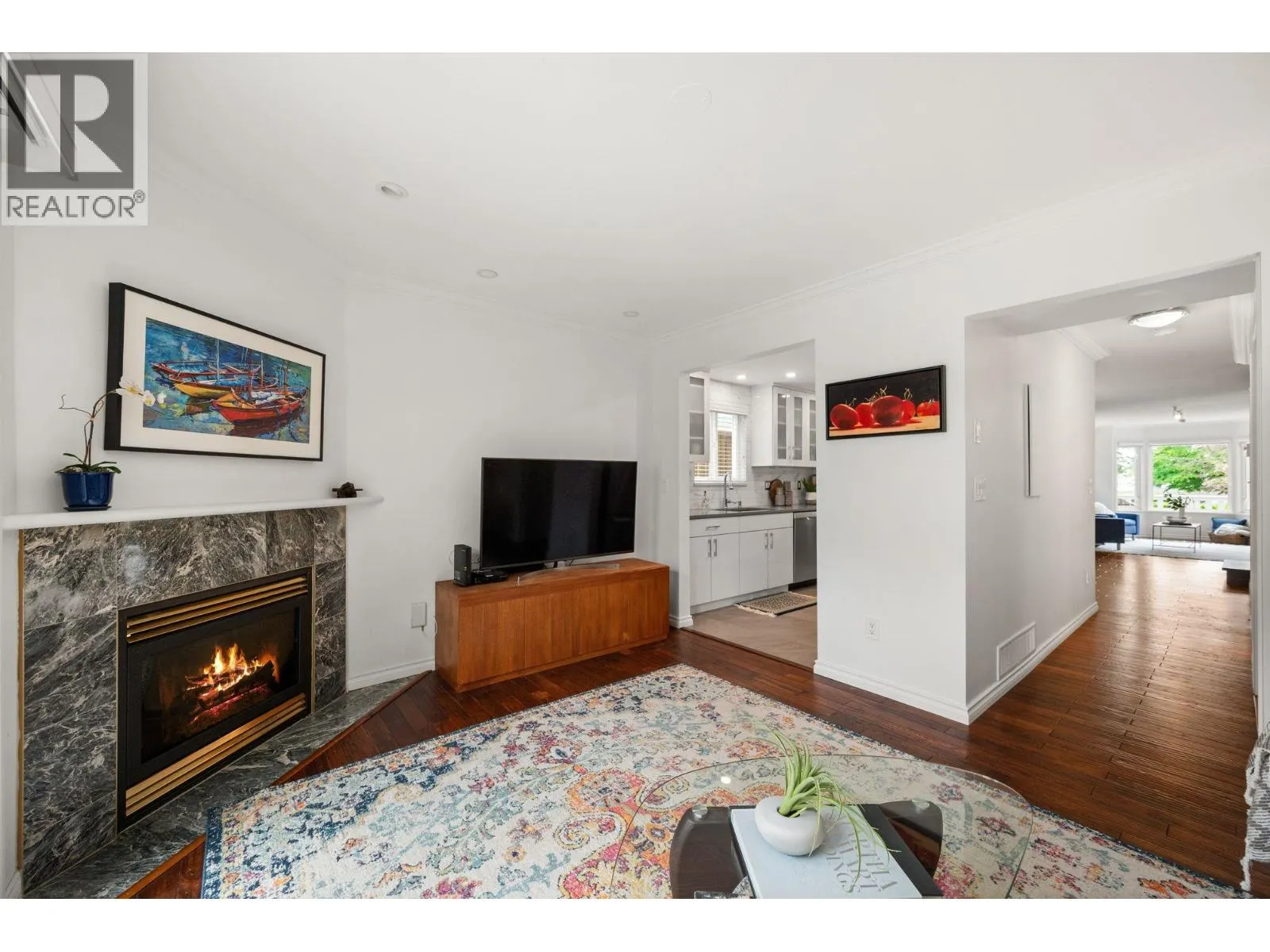262 E 10TH STREET