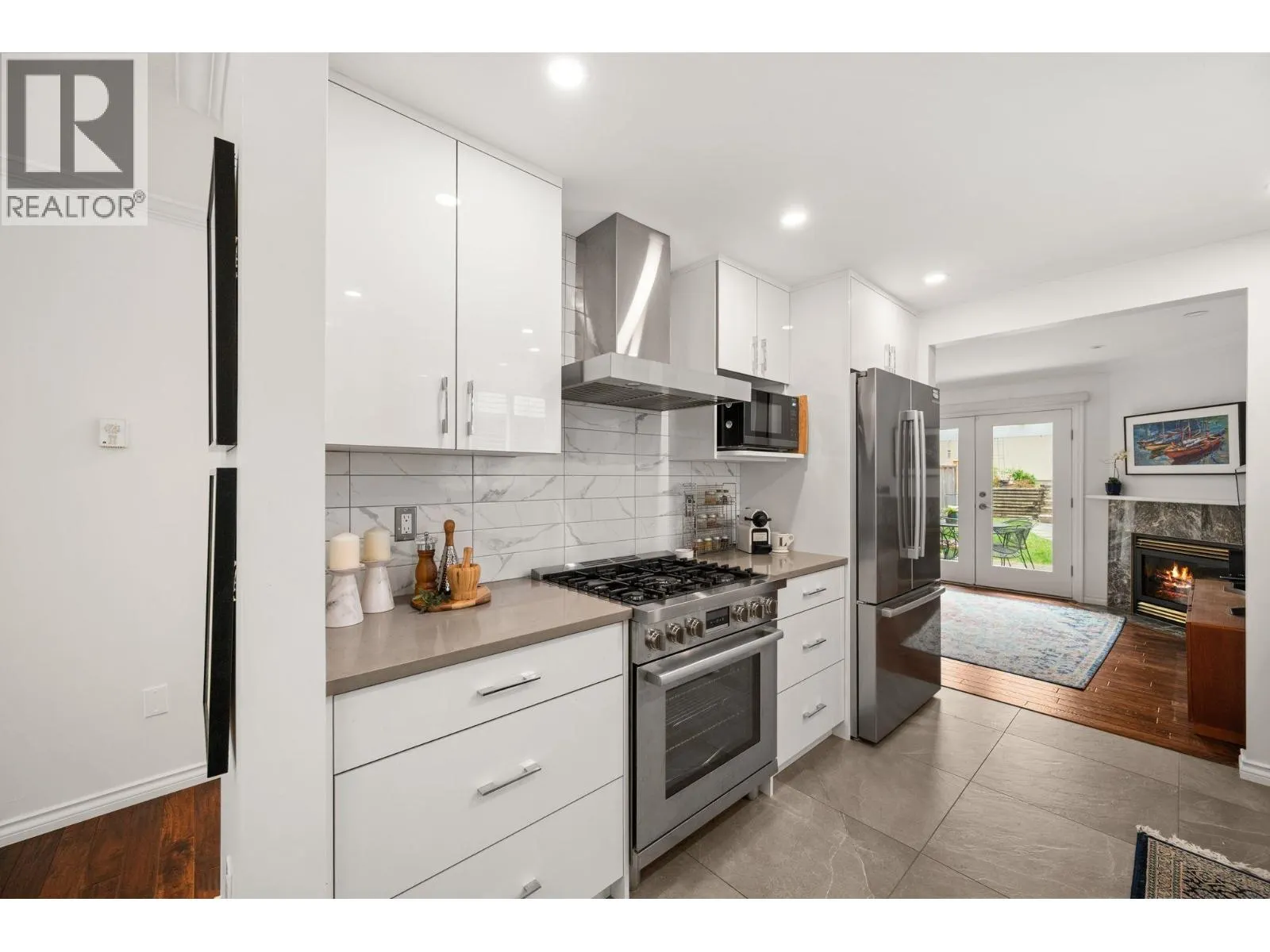 262 E 10TH STREET