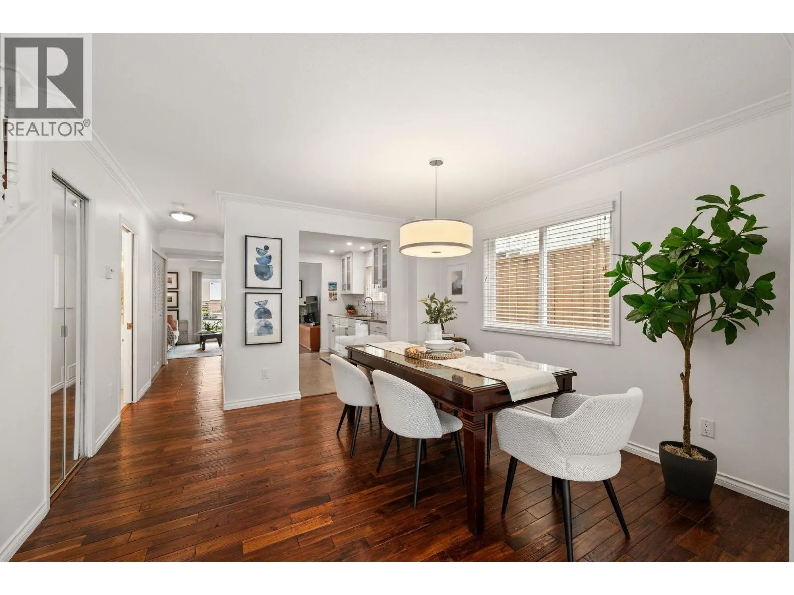 262 E 10TH STREET