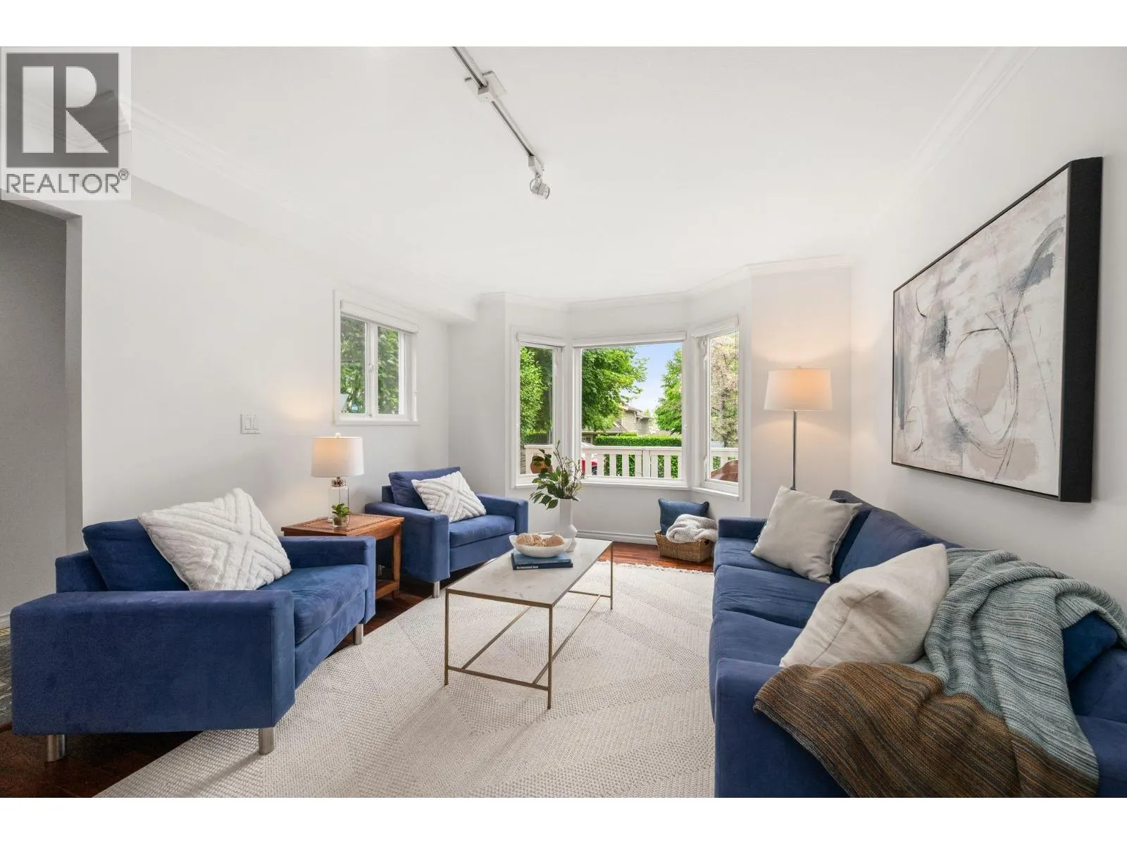 262 E 10TH STREET