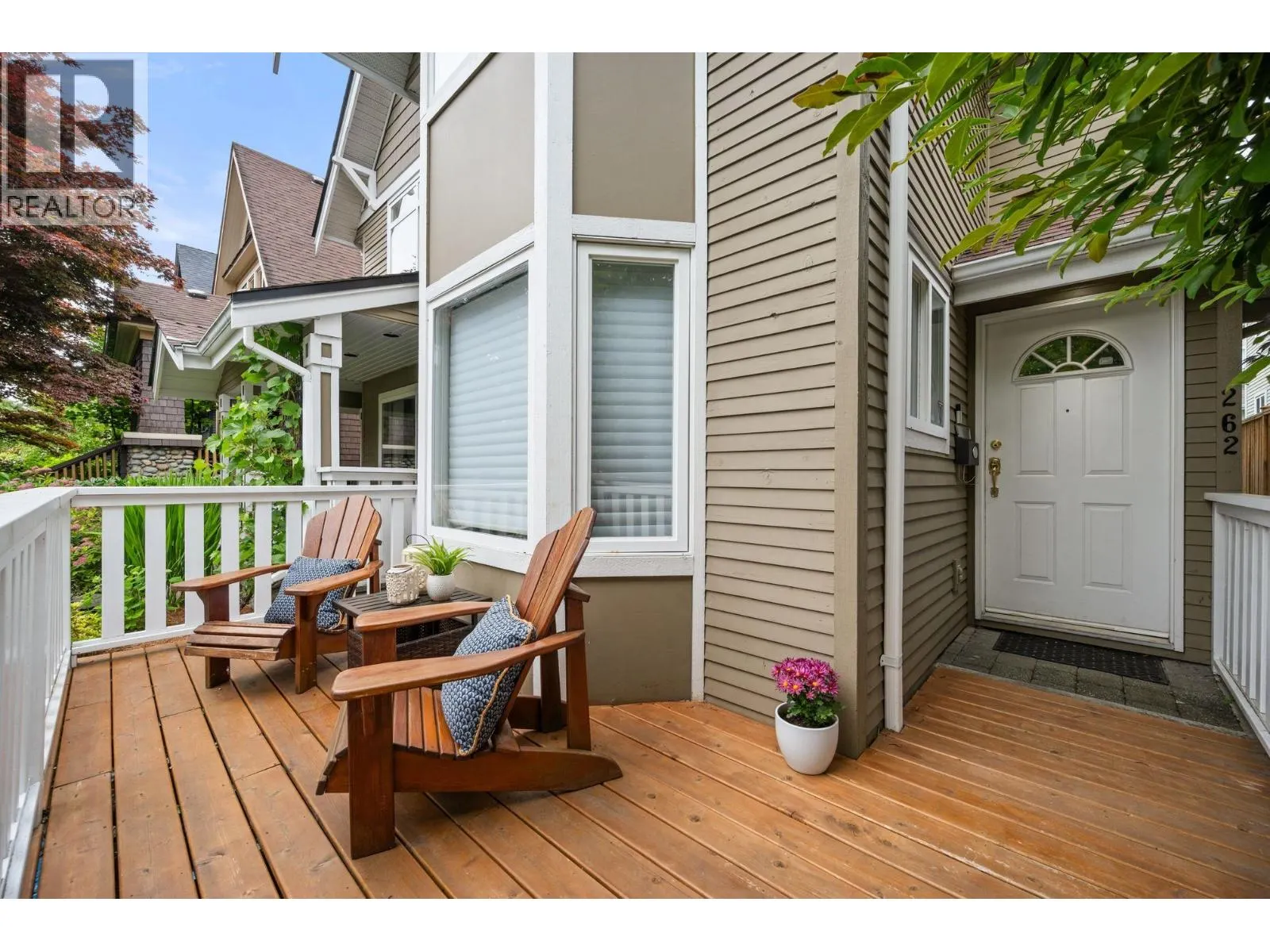 262 E 10TH STREET