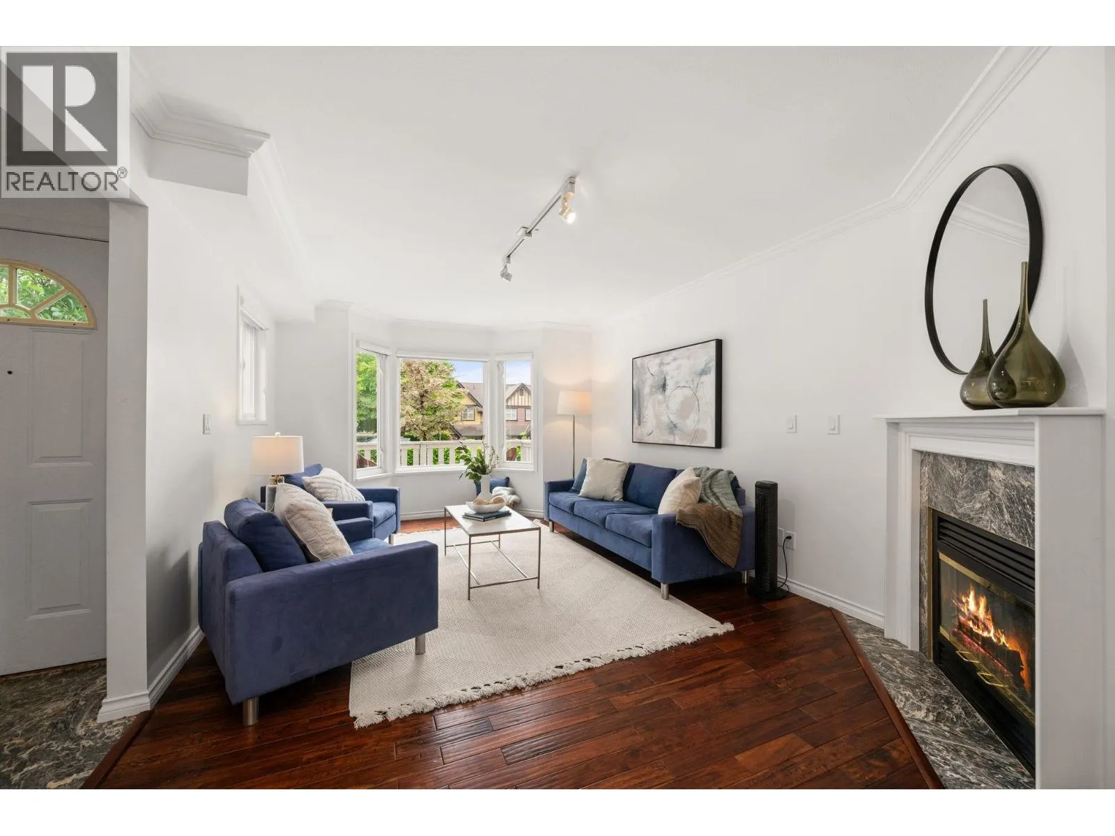 262 E 10TH STREET