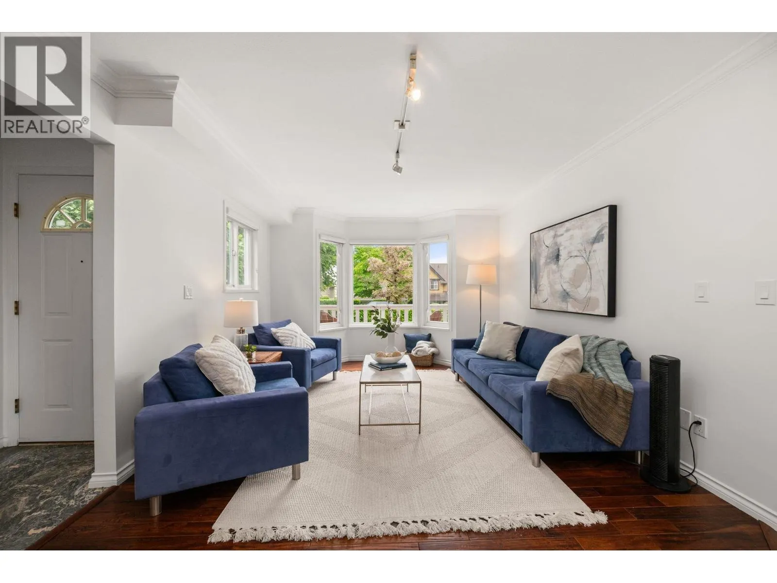 262 E 10TH STREET