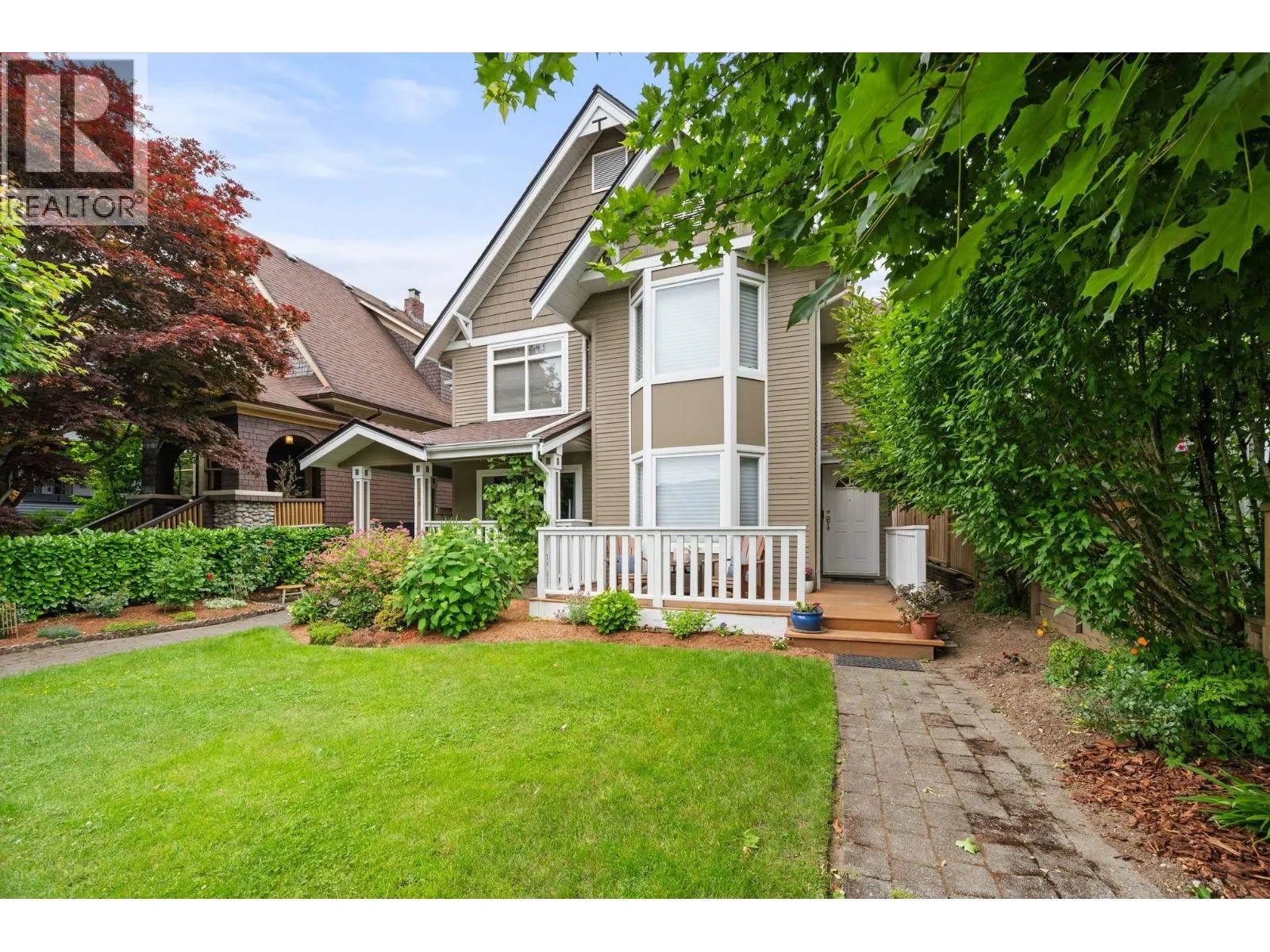 262 E 10TH STREET