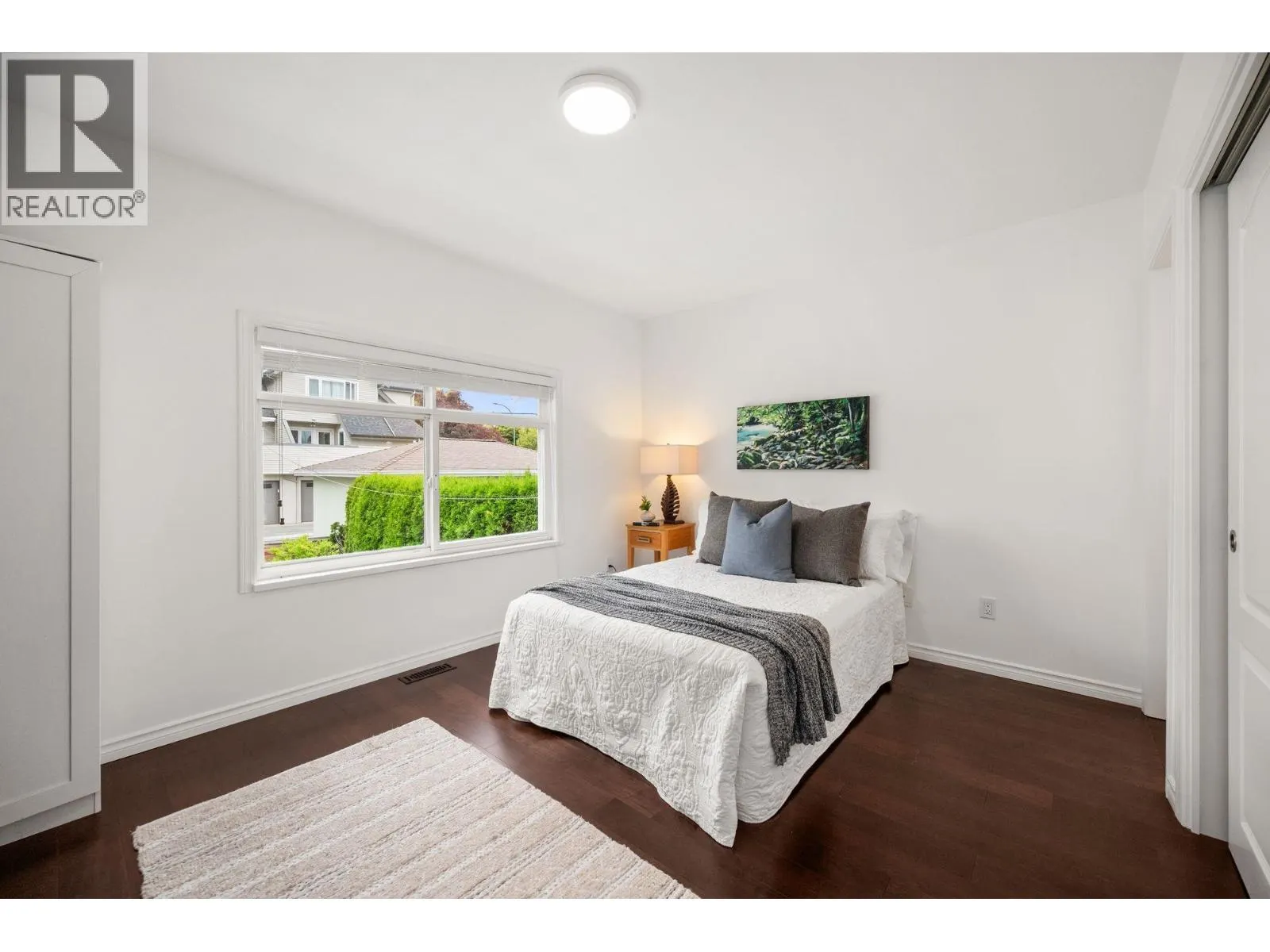 262 E 10TH STREET