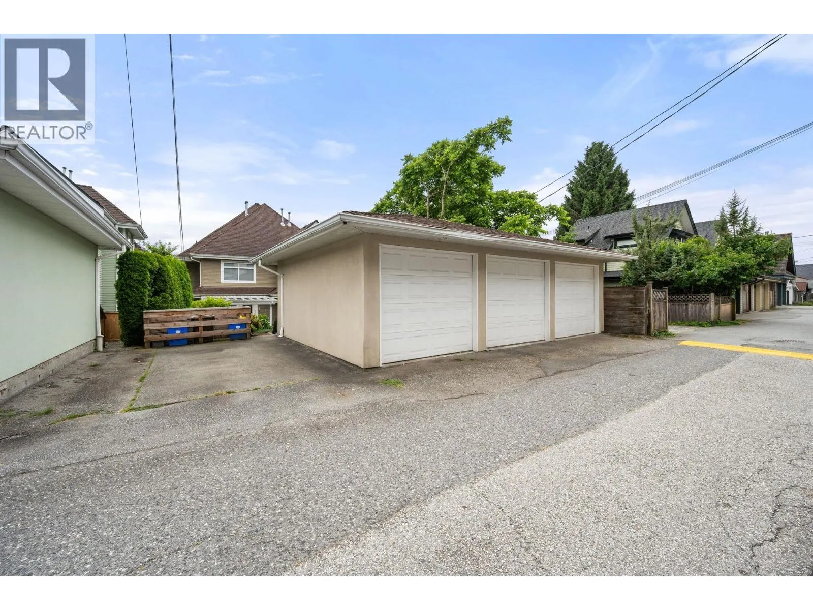262 E 10TH STREET