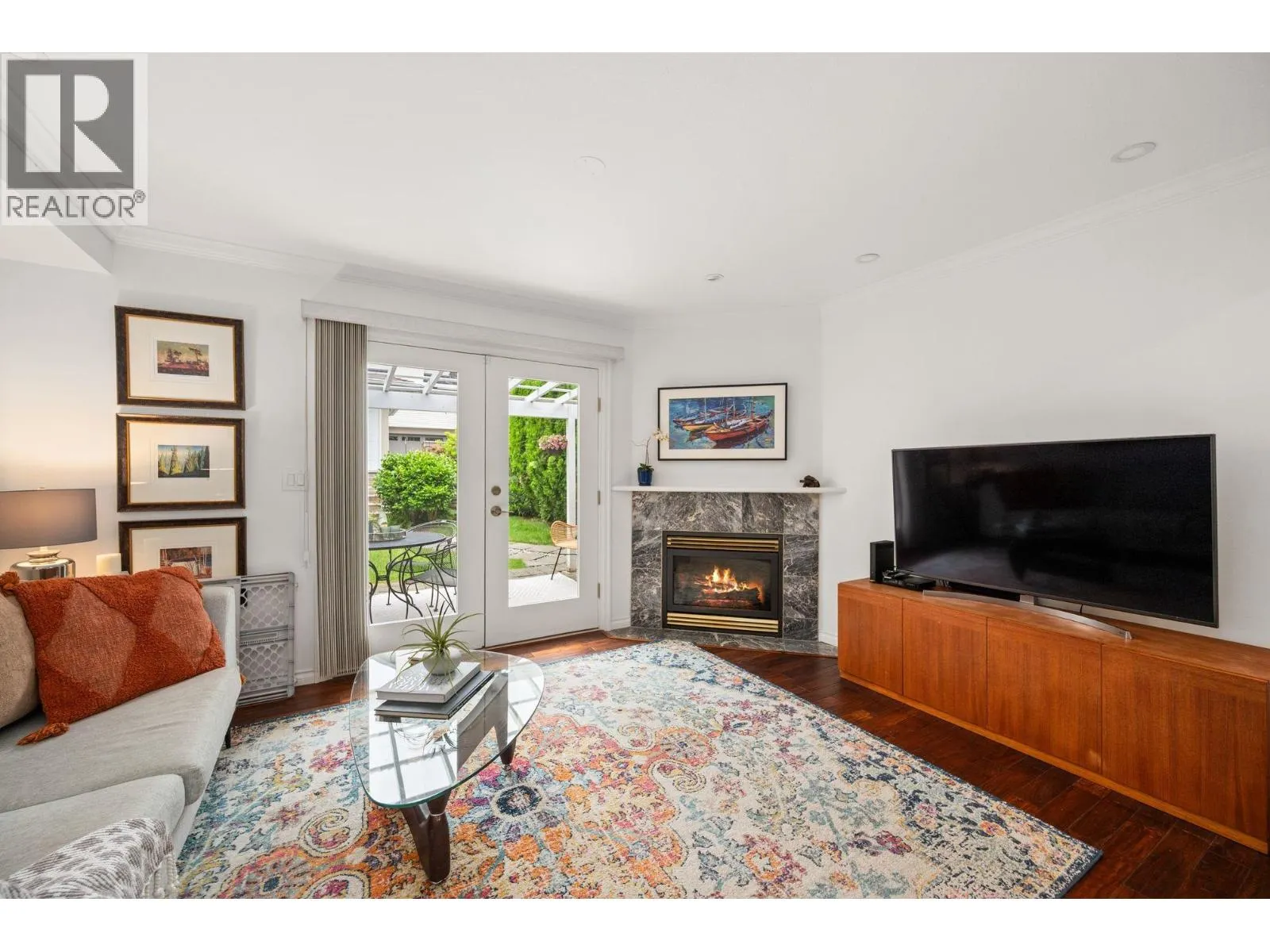 262 E 10TH STREET