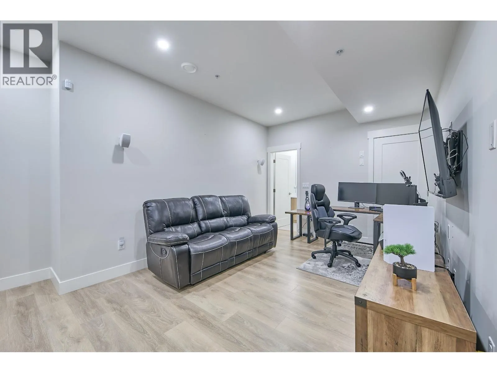 6 23415 CROSS ROAD