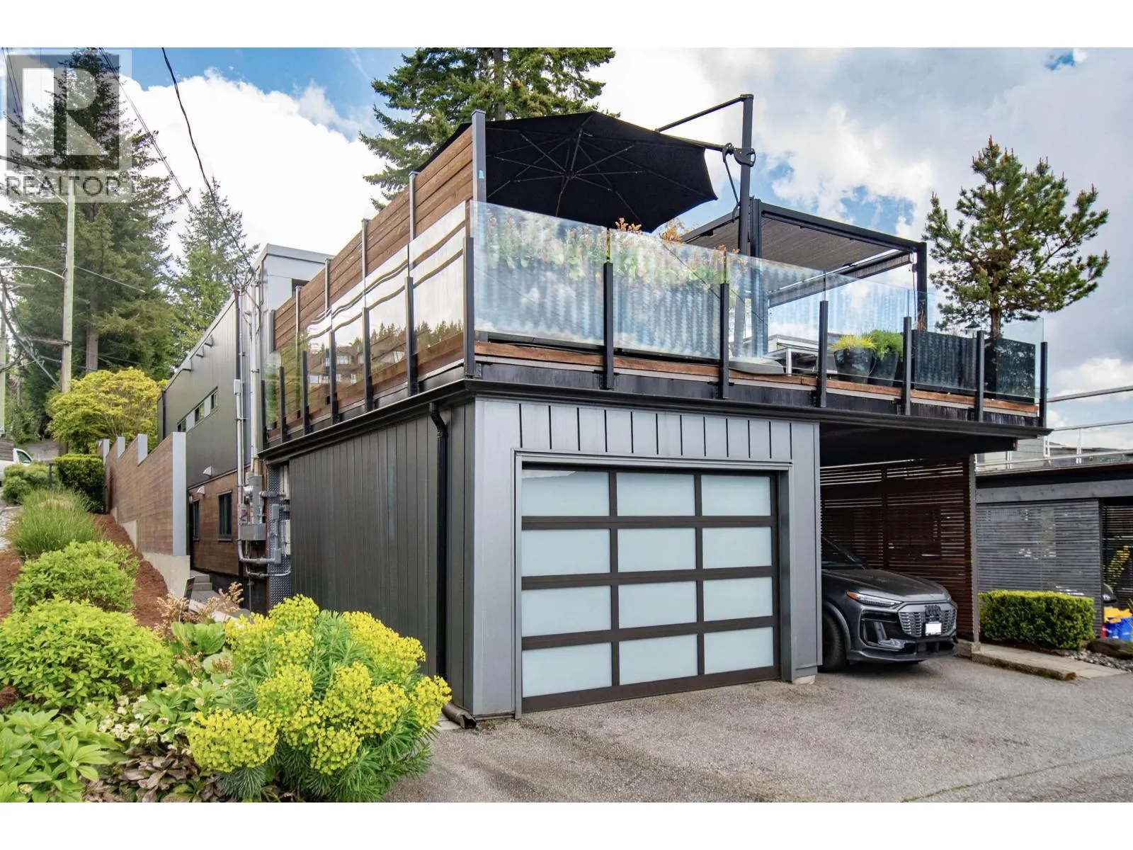 3895 LONSDALE AVENUE