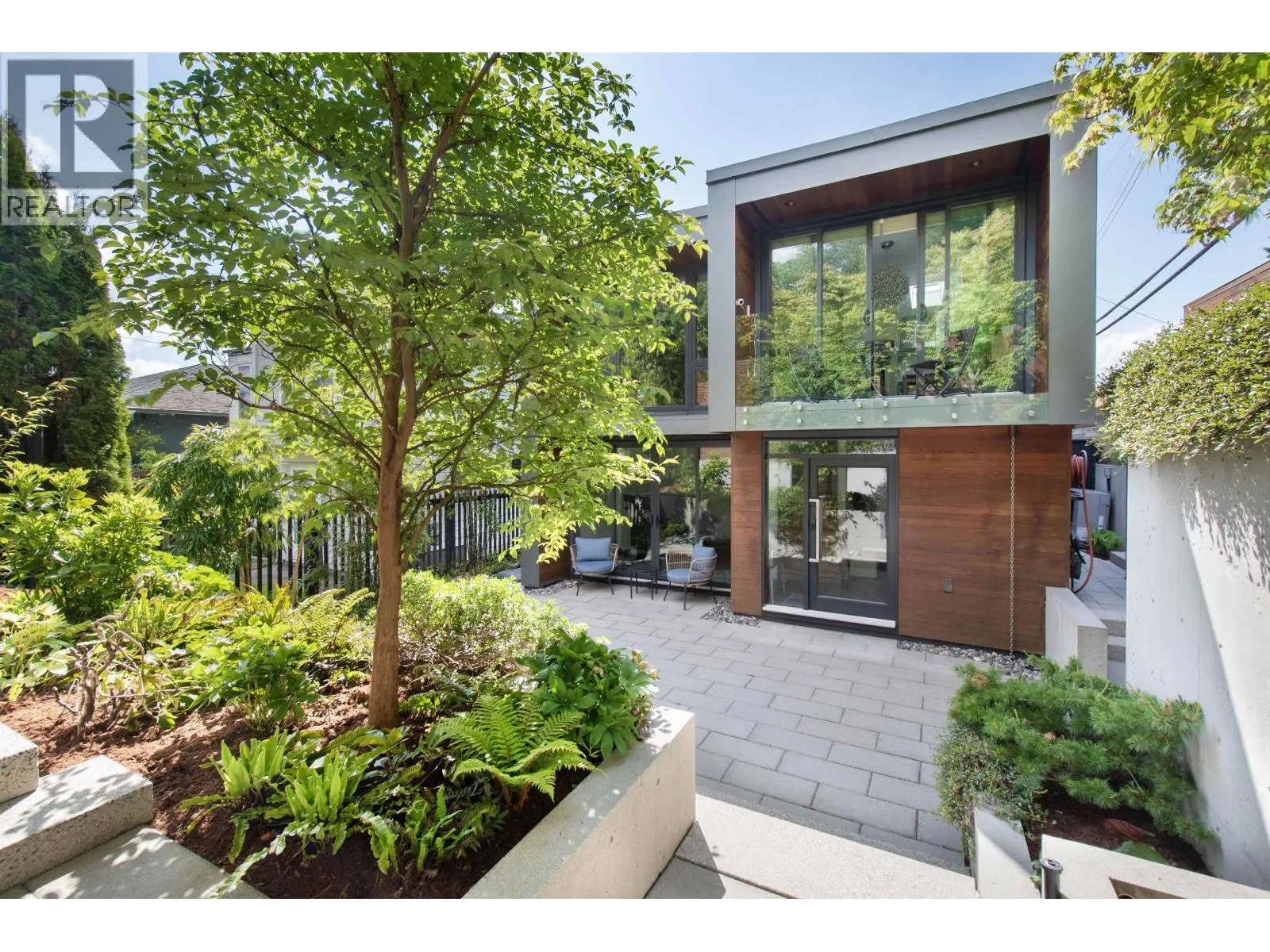 3895 LONSDALE AVENUE