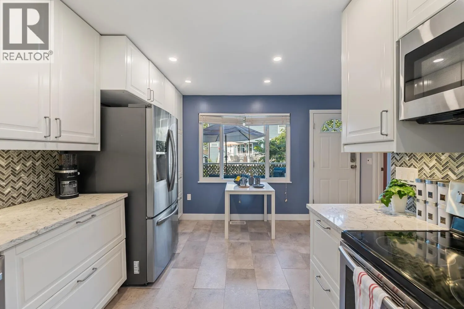 573 CARLSEN PLACE