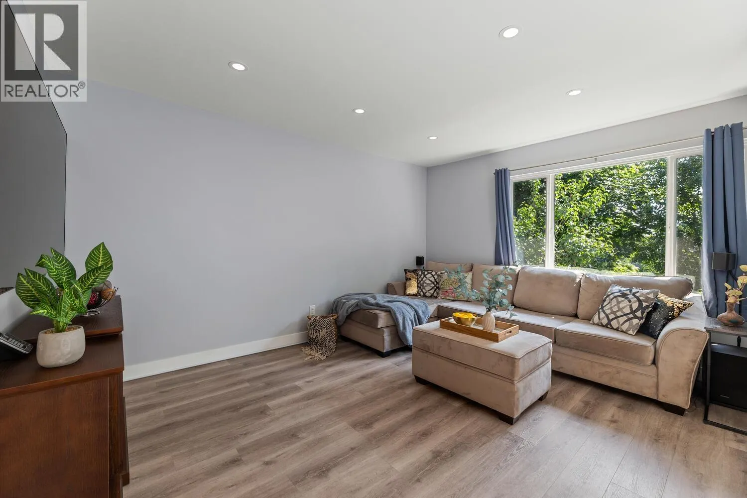 573 CARLSEN PLACE