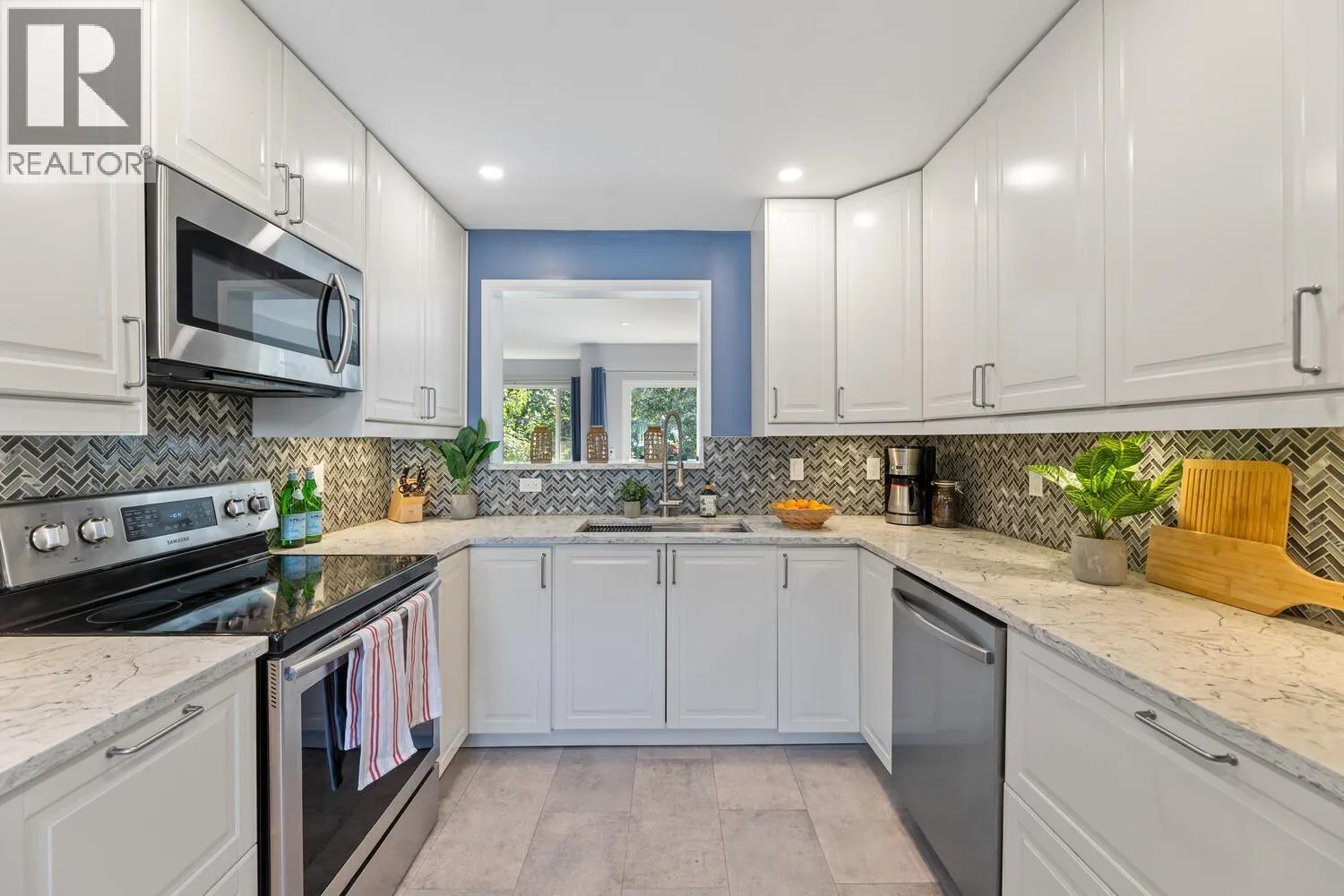 573 CARLSEN PLACE